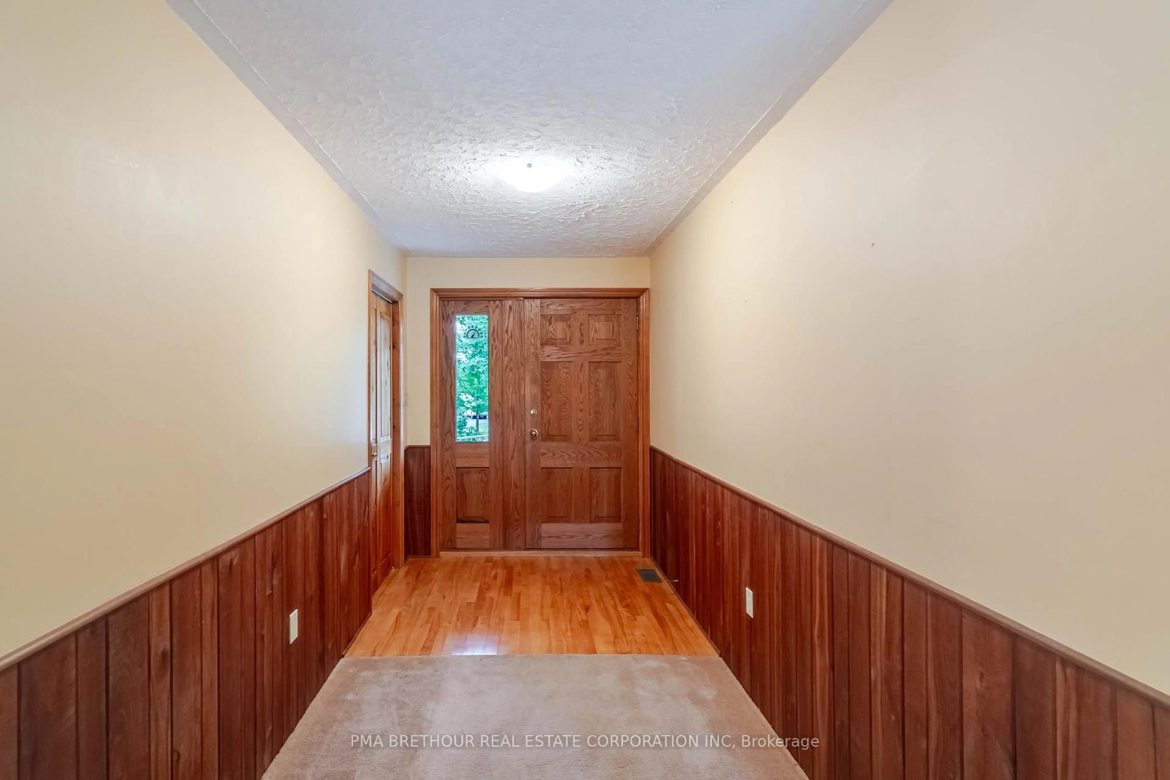 Indoor entryway for 2008 Pine Grove Rd, Lanark Ontario K0G 1K0