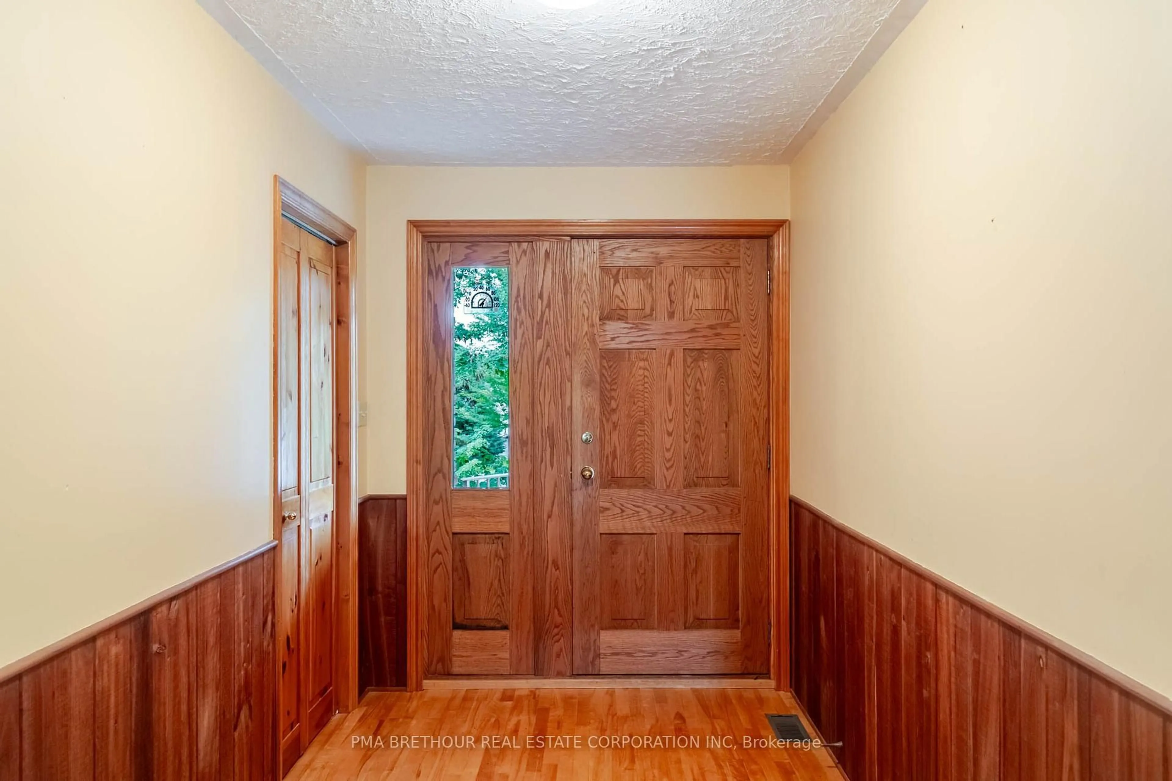 Indoor foyer for 2008 Pine Grove Rd, Lanark Ontario K0G 1K0