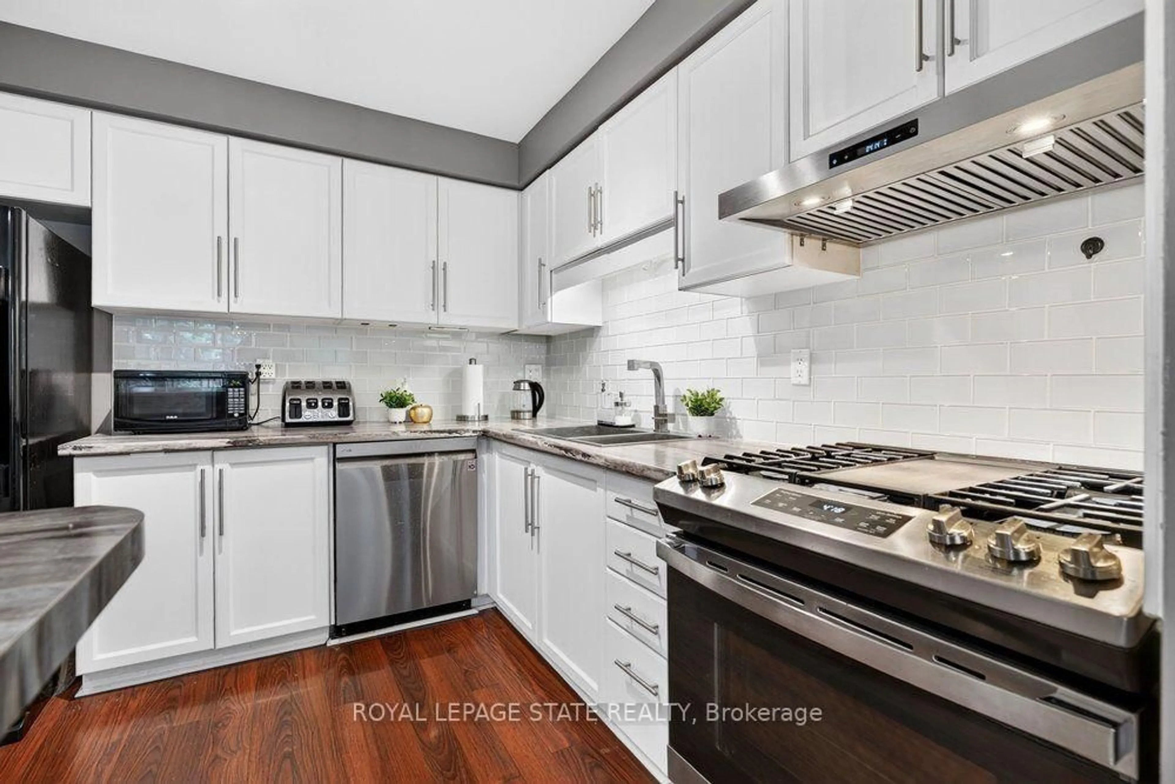 Unknown for 44 Frances Ave #11, Hamilton Ontario L8E 5V6