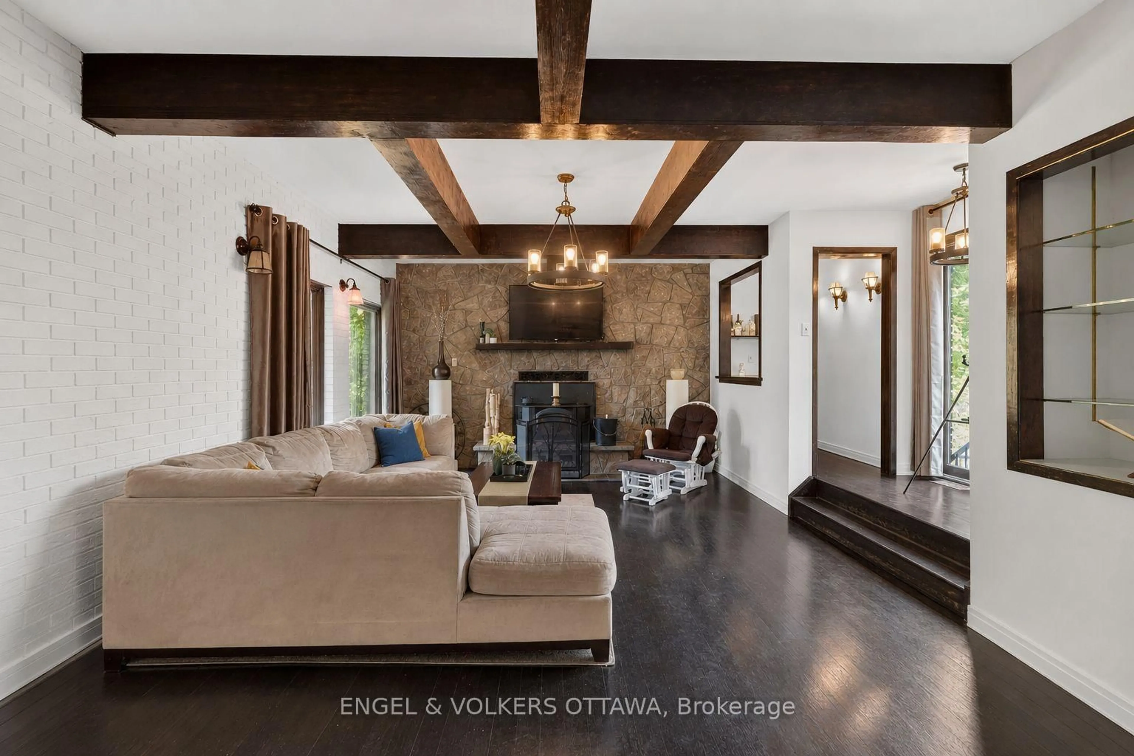 Indoor entryway for 3486 Torbolton Ridge Rd, Ottawa Ontario K0A 3M0
