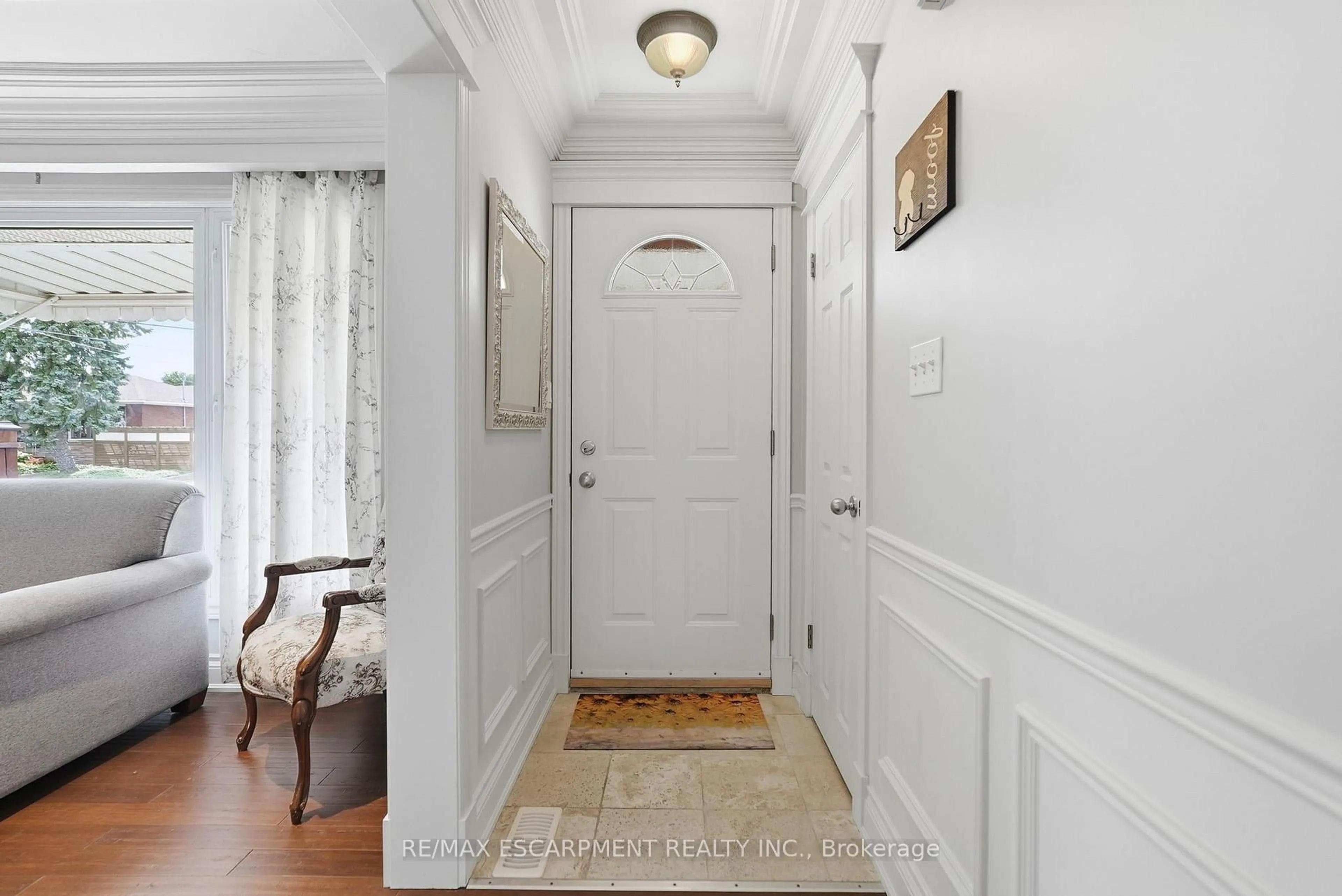 Indoor entryway for 3 Mitchell Ave, Hamilton Ontario L9A 1W1
