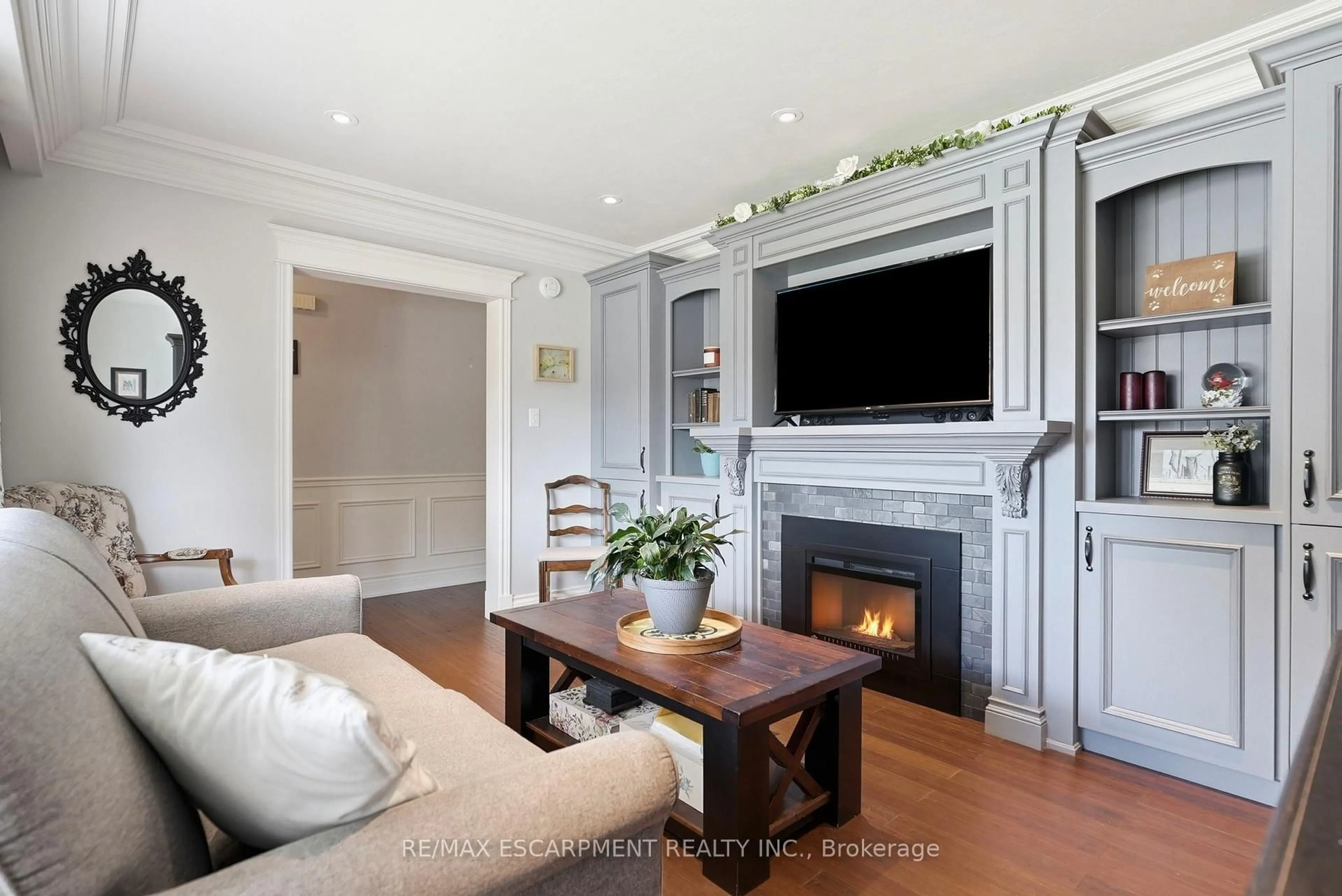 Living room with furniture, wood/laminate floor for 3 Mitchell Ave, Hamilton Ontario L9A 1W1