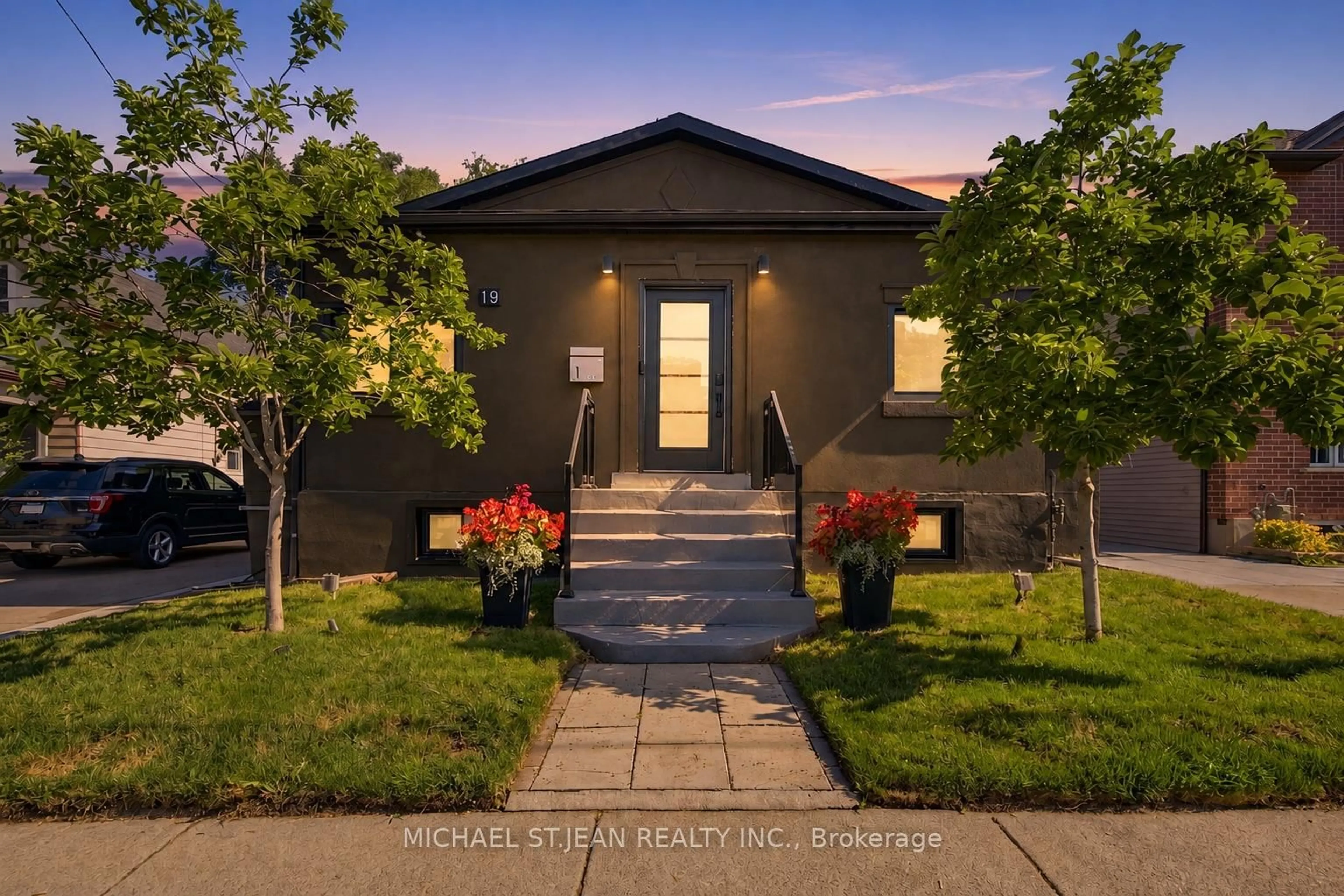 Unknown for 19 Grove St, Hamilton Ontario L8N 1P4