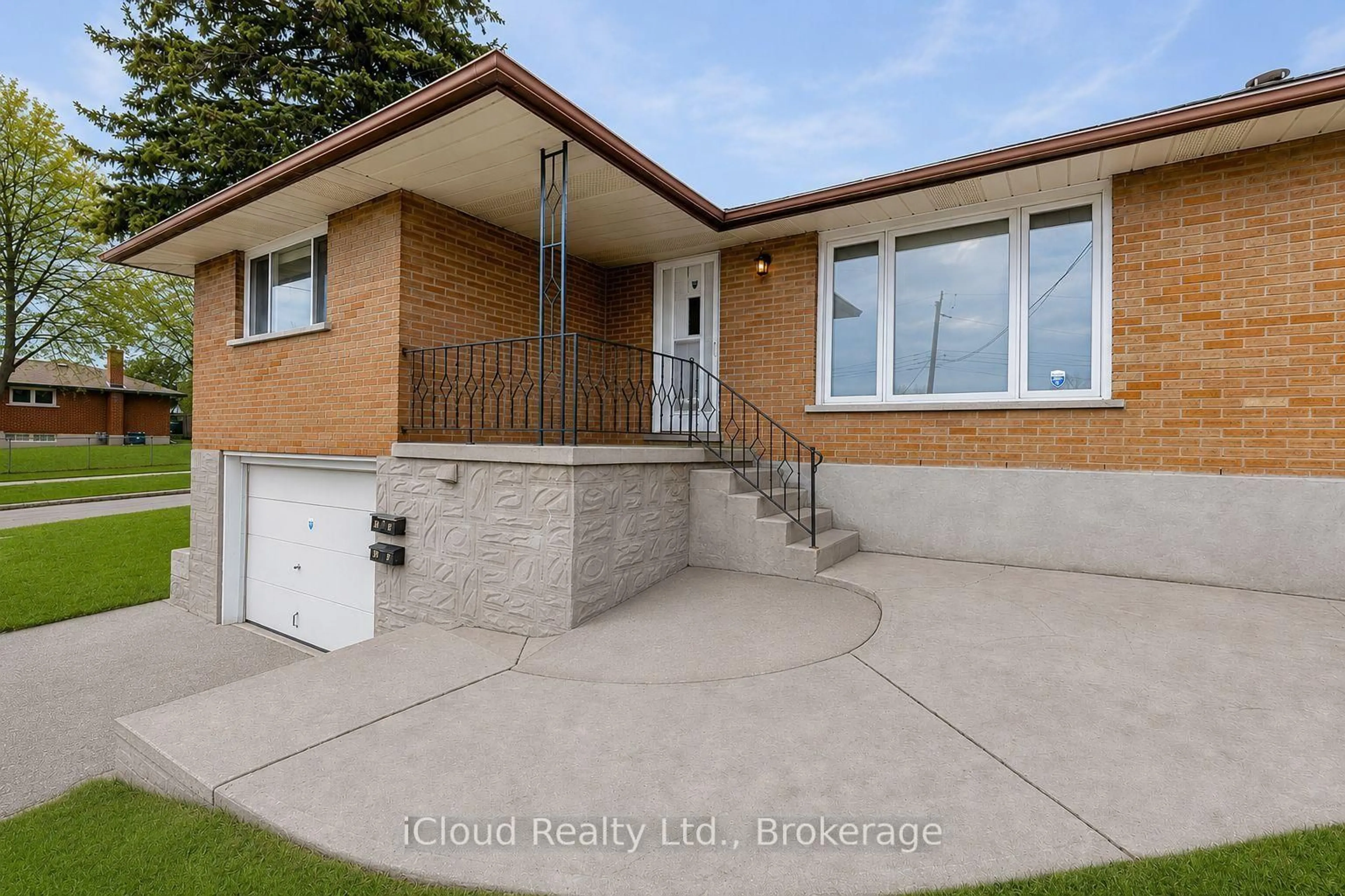 Home with brick exterior material, street for 28 Hoffman St, Kitchener Ontario N2M 3M7