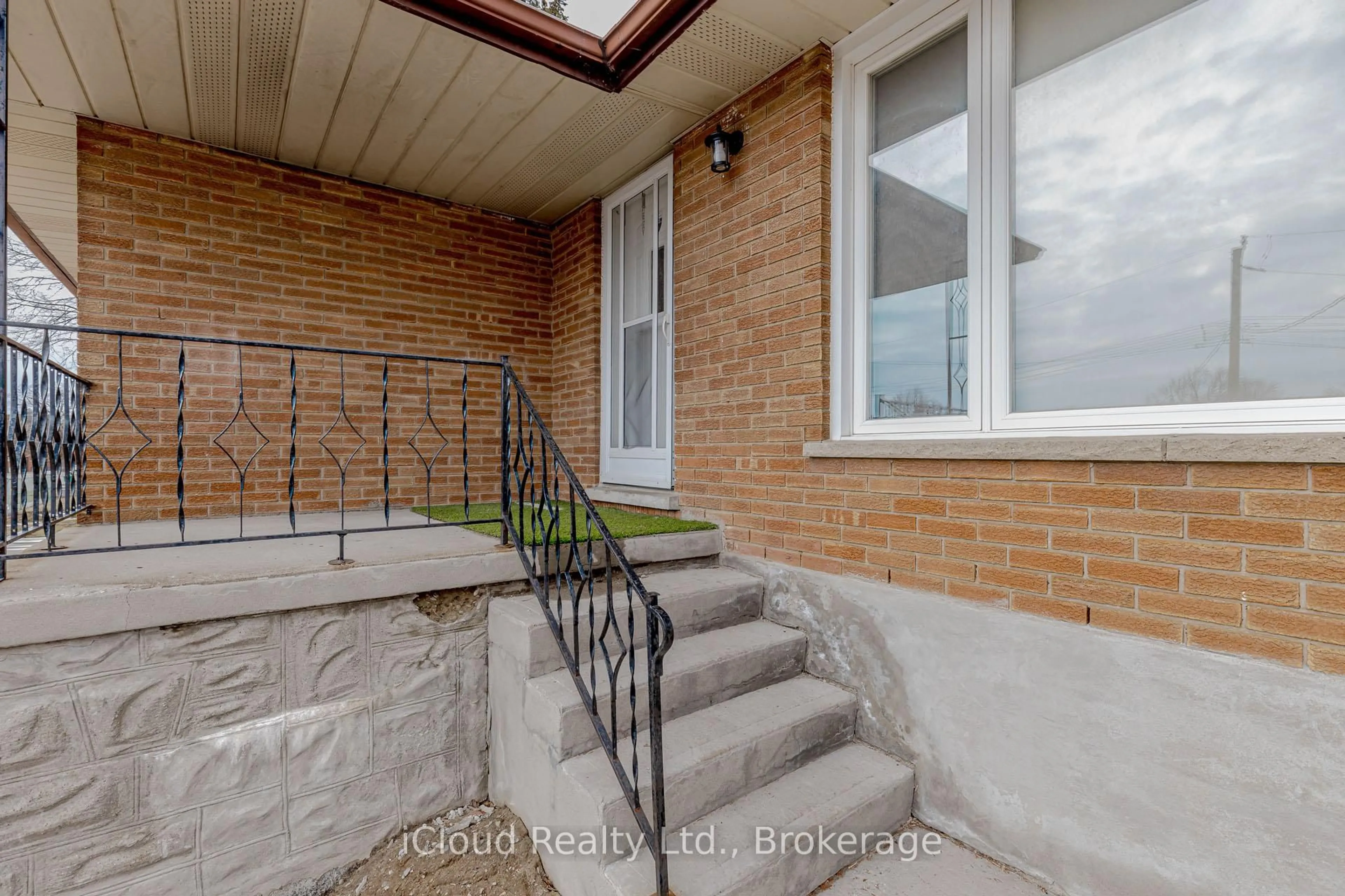 Unknown for 28 Hoffman St, Kitchener Ontario N2M 3M7