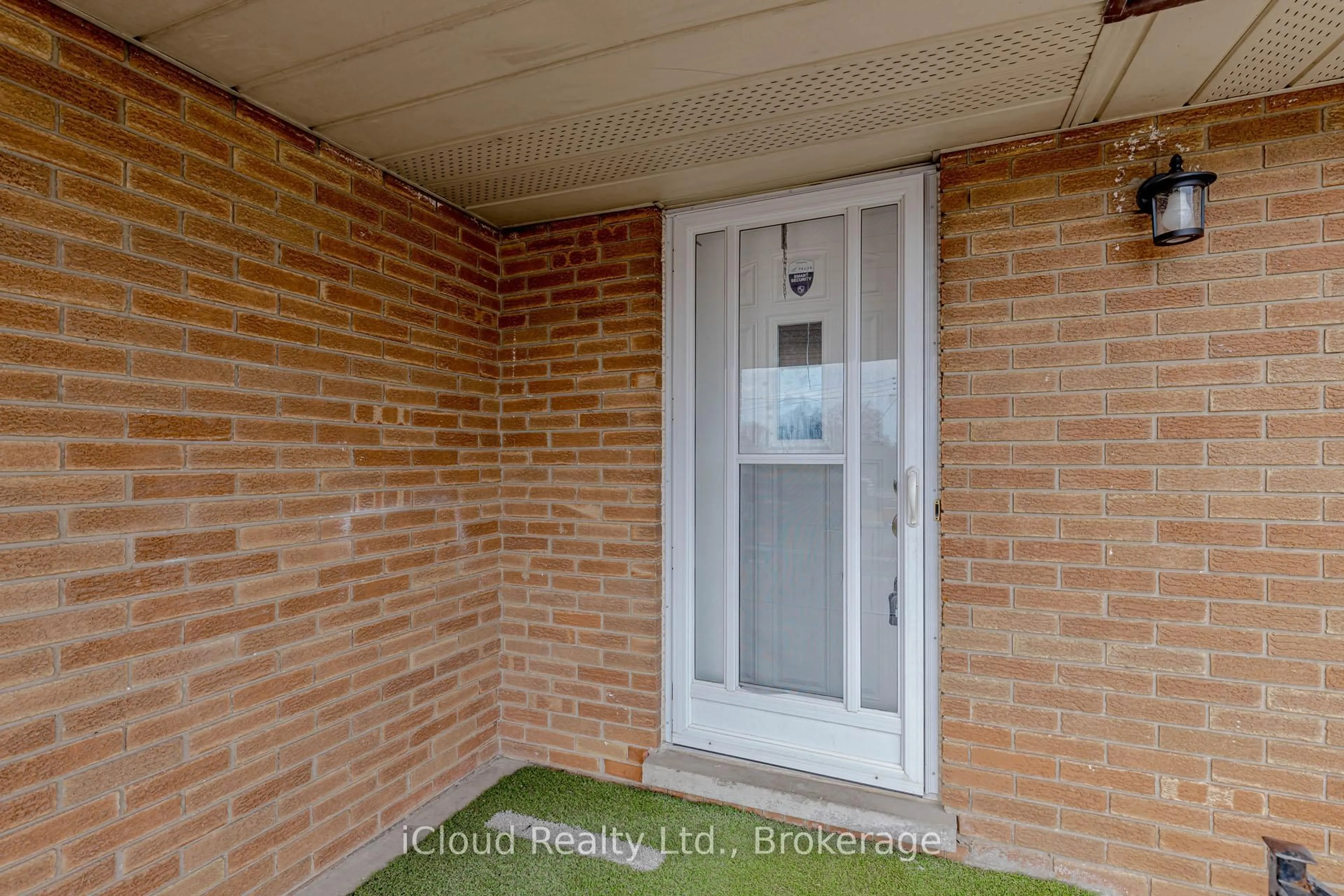 Indoor entryway for 28 Hoffman St, Kitchener Ontario N2M 3M7