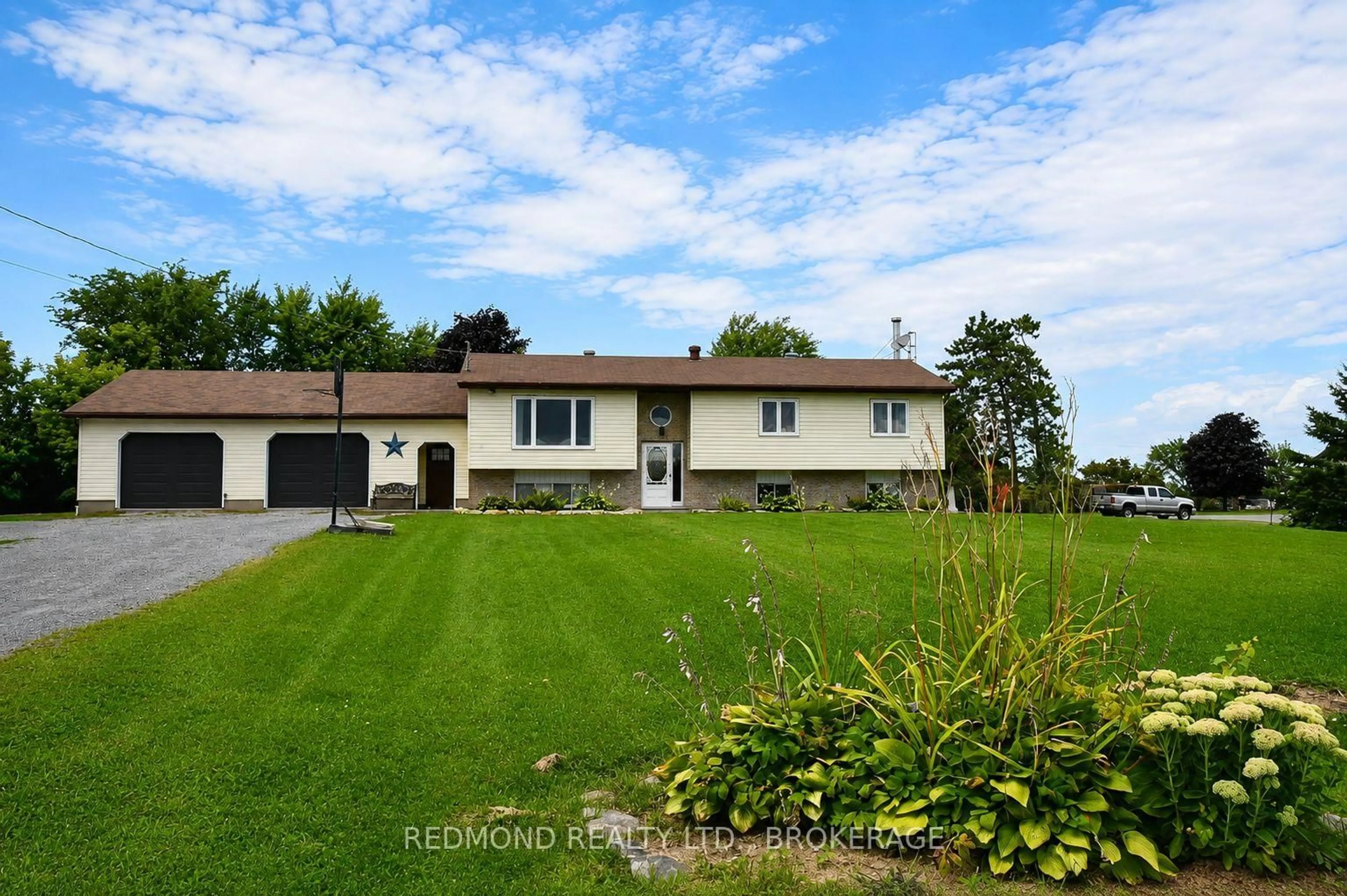 A pic from outside/outdoor area/front of a property/back of a property/a pic from drone, unknown for 1991 Eden Grove Rd, Front of Leeds & Seeleys Bay Ontario K7G 2V4