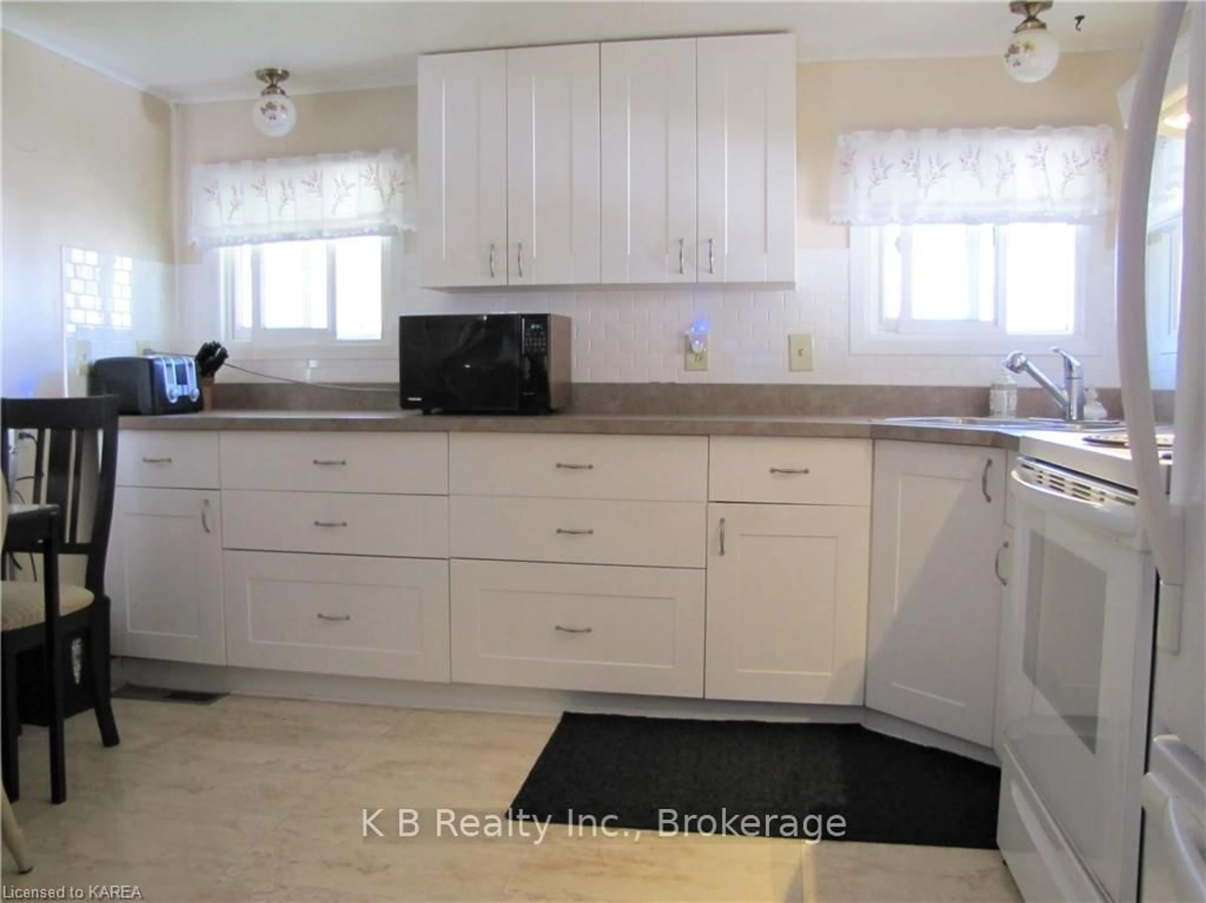 Standard kitchen, ceramic/tile floor for 36 WORTHINGTON Way, Kingston Ontario K7K 5C3