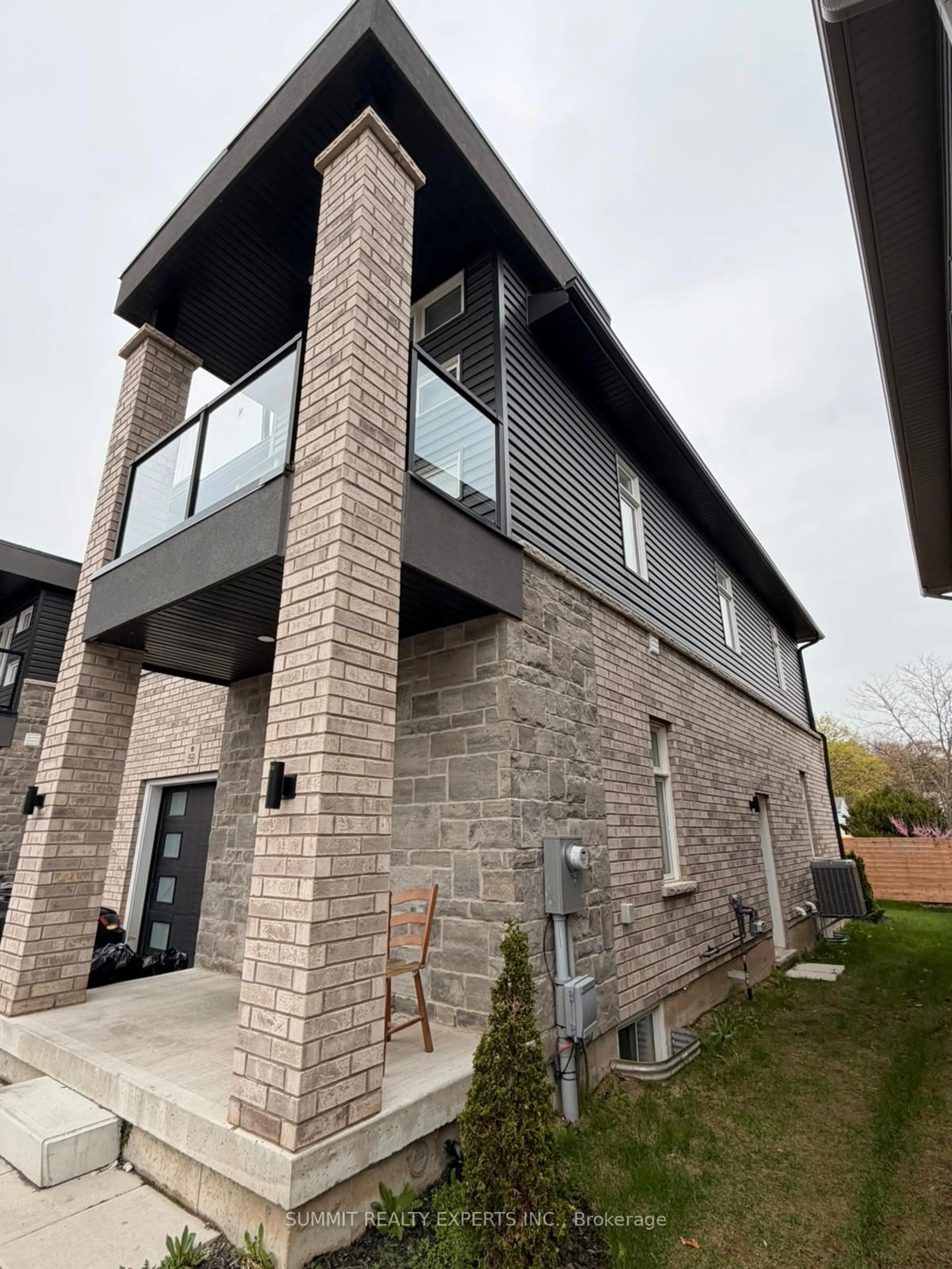 Home with brick exterior material, building for 5672 Dorchester Rd #59, Niagara Falls Ontario L2G 5S3