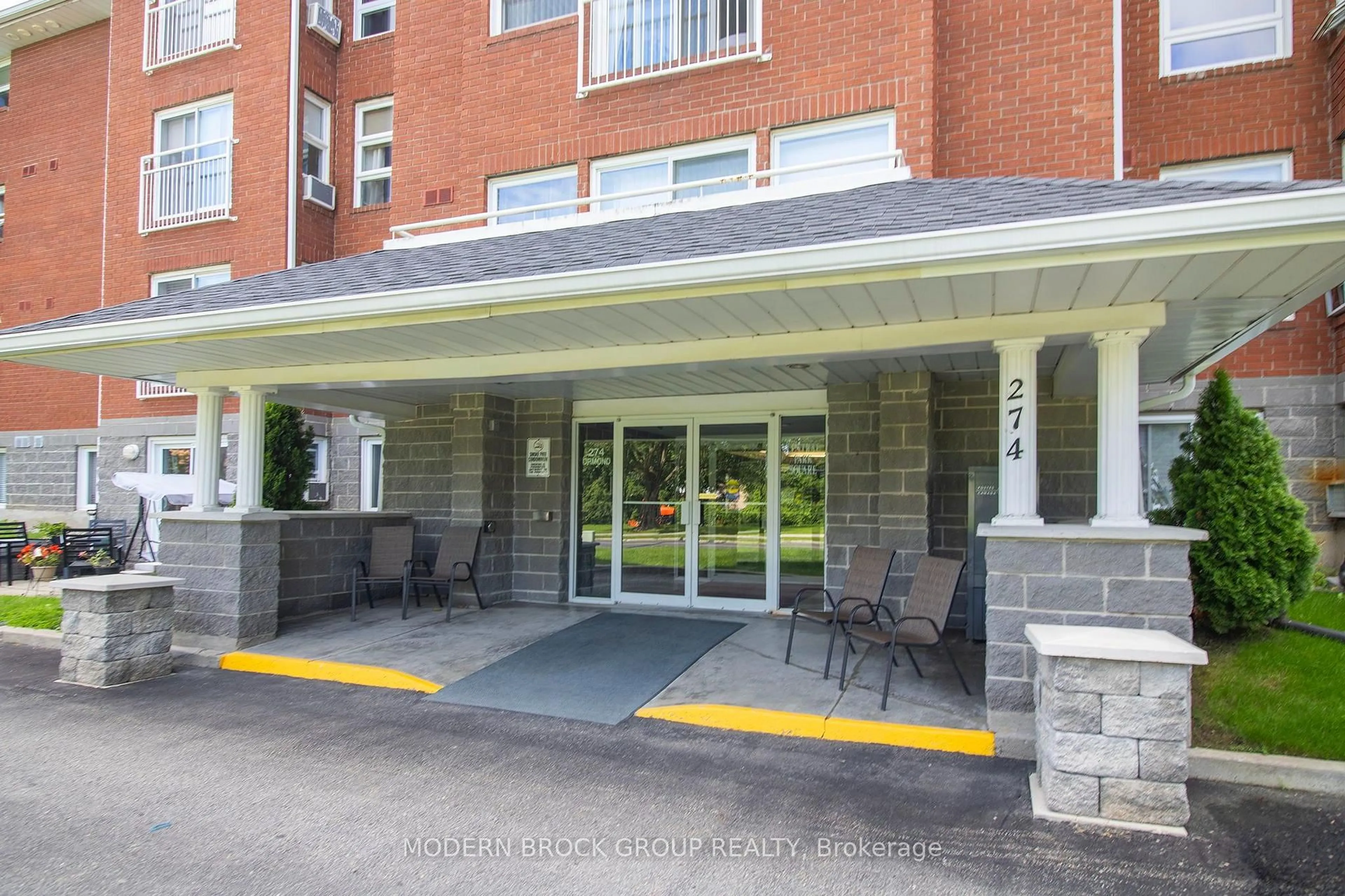 Patio, building for 274 Ormond St #201, Brockville Ontario K6V 6Z7