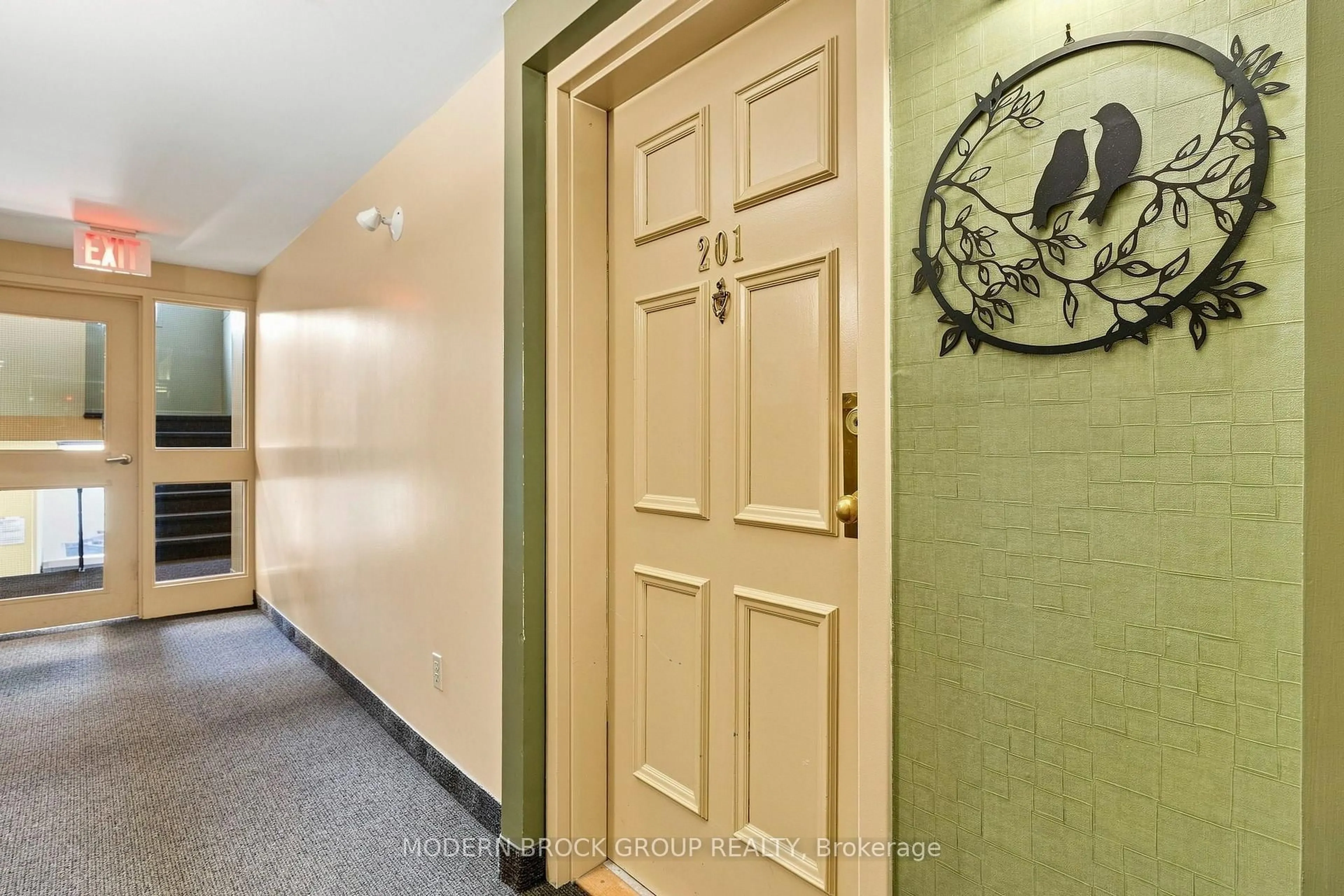 Indoor foyer for 274 Ormond St #201, Brockville Ontario K6V 6Z7