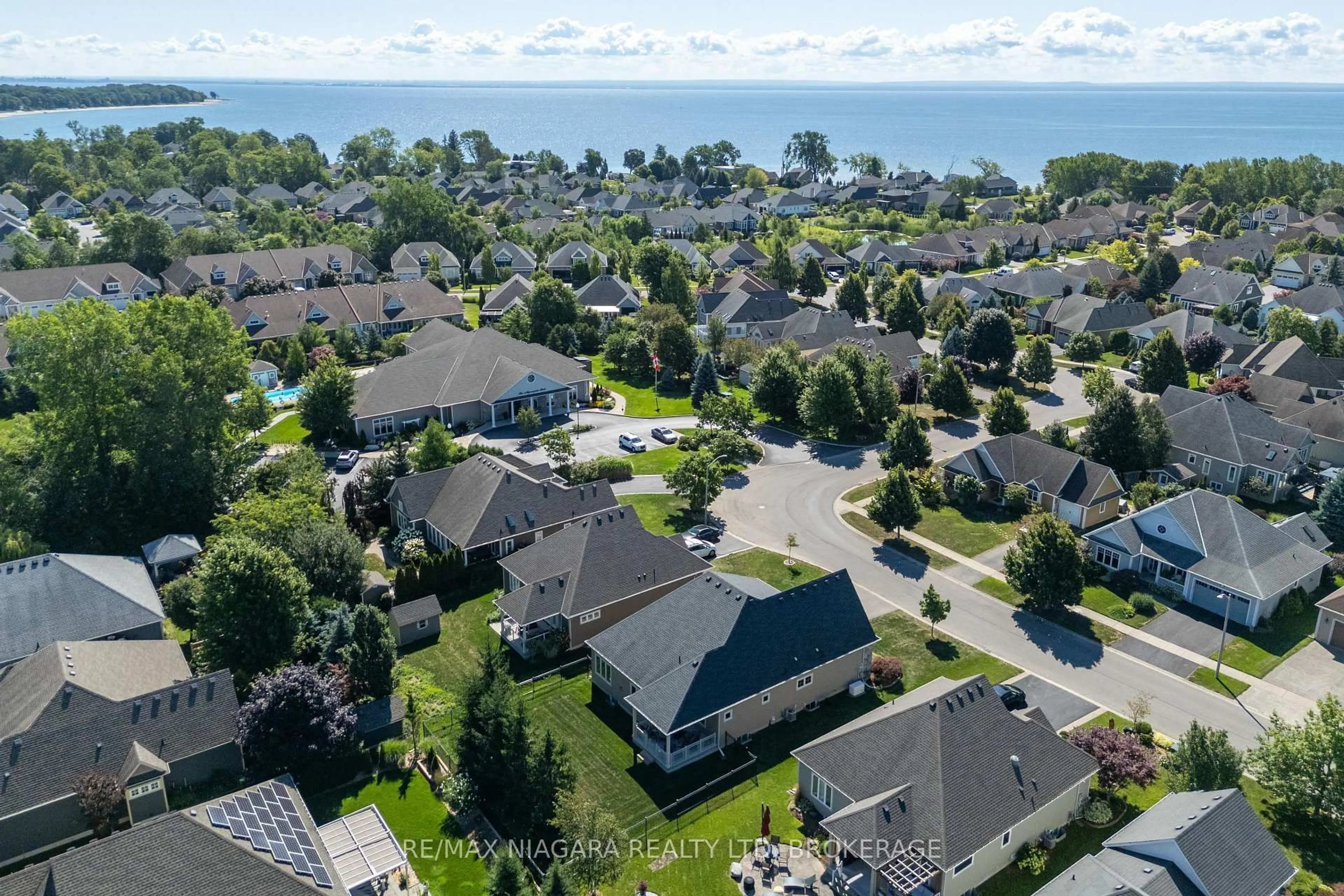 A pic from outside/outdoor area/front of a property/back of a property/a pic from drone, water/lake/river/ocean view for 3562 Algonquin Dr, Fort Erie Ontario L0S 1N0
