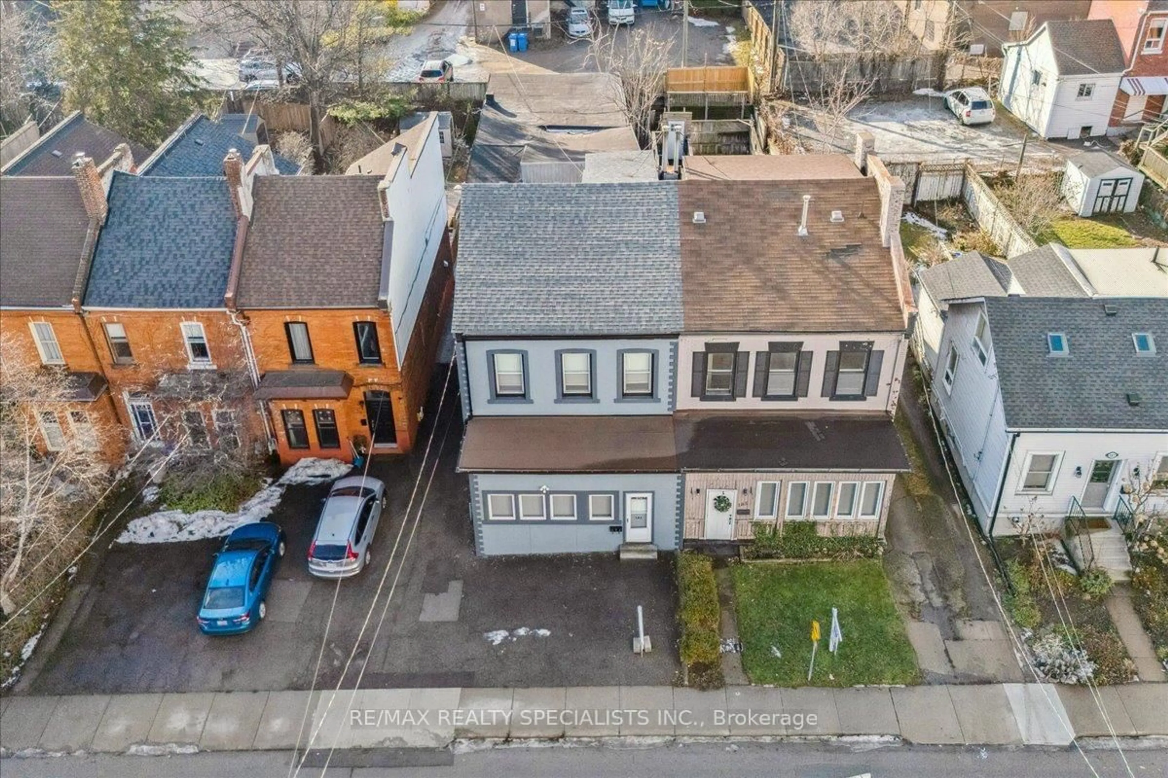 A pic from outside/outdoor area/front of a property/back of a property/a pic from drone, street for 183 Market St, Hamilton Ontario L8R 1P1