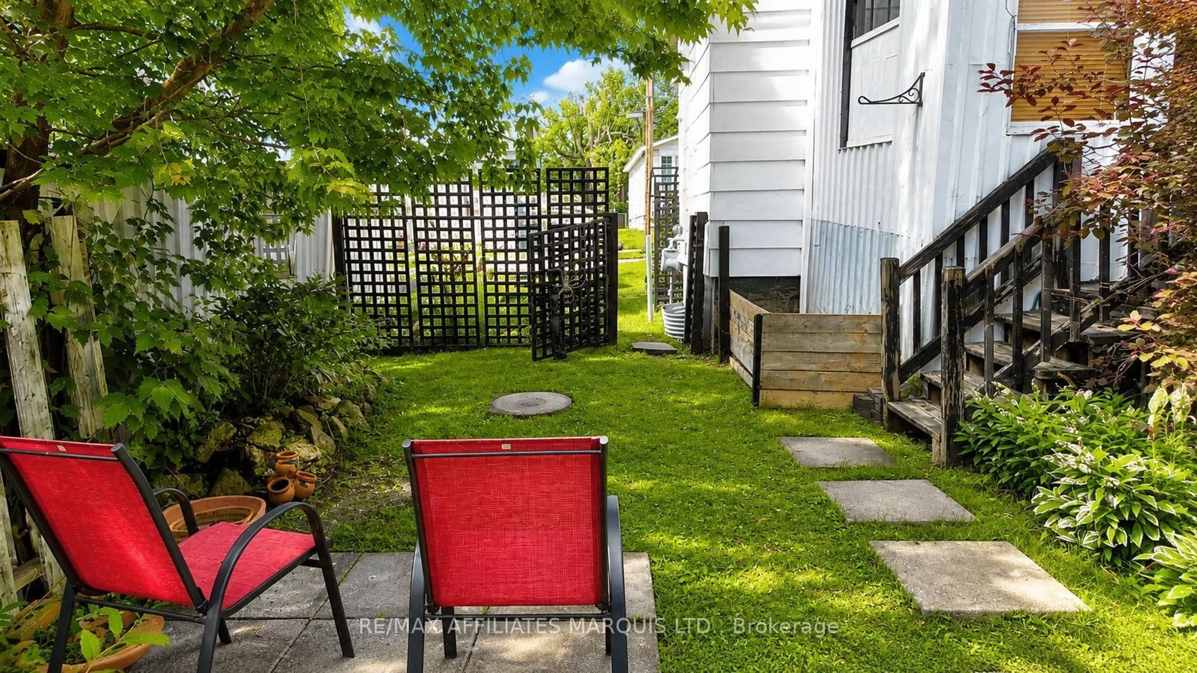 Patio, street for 521 Burton Ave, Cornwall Ontario K6J 3Y3