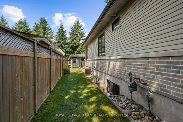 77 Juanita Ave, Carp 4