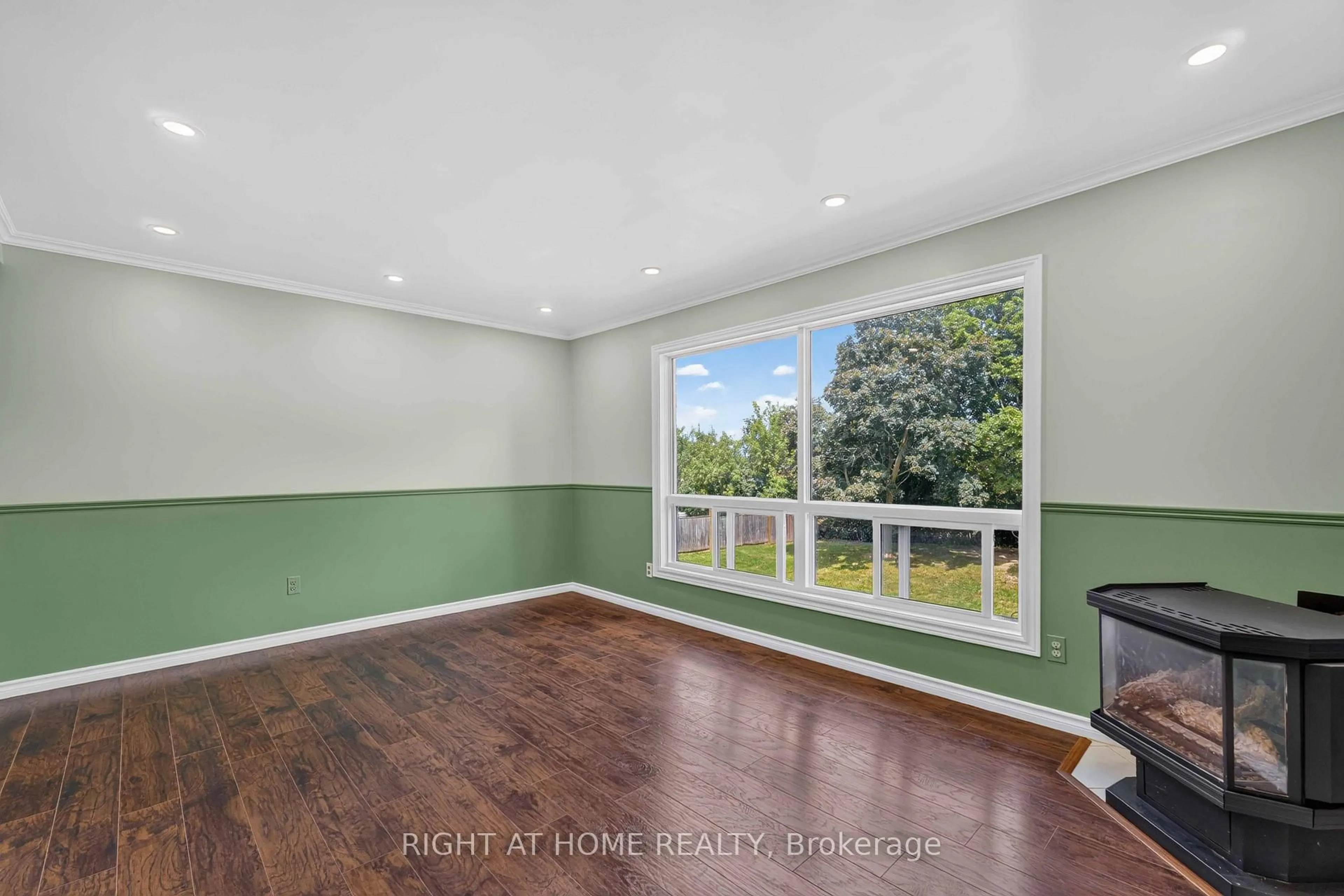 A pic of a room for 66 Summercrest Dr #3, Hamilton Ontario L8K 6M6