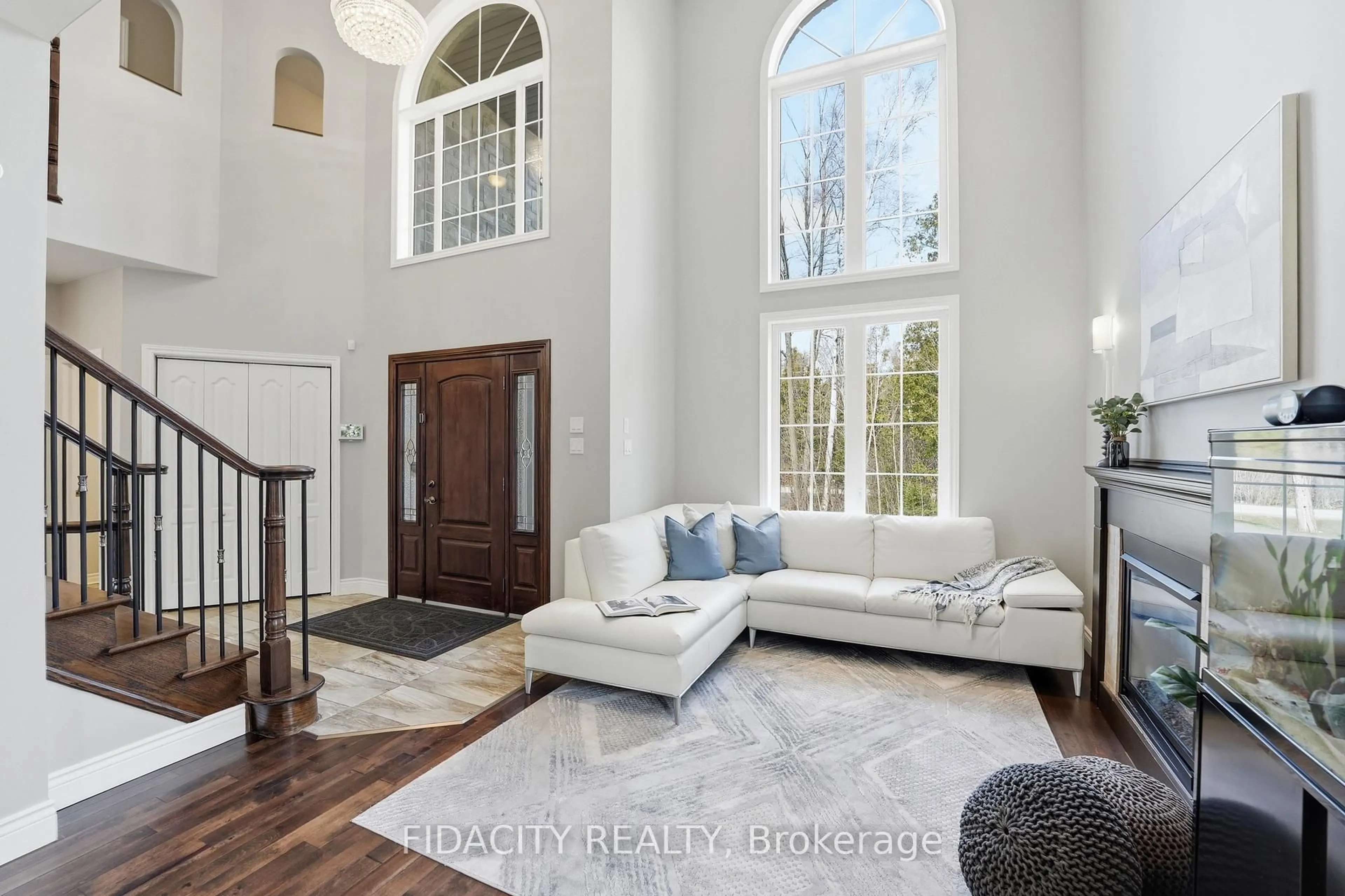 Indoor entryway for 152 Wilbert Cox Dr, Carp Ontario K0A 1L0