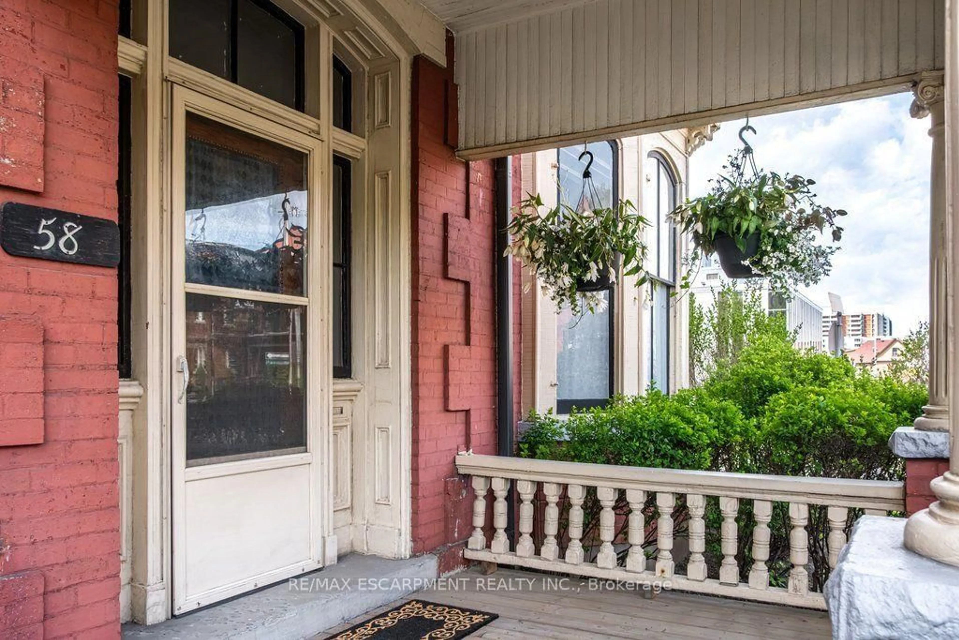 Patio, street for 58 Wellington St, Hamilton Ontario L8N 2R1