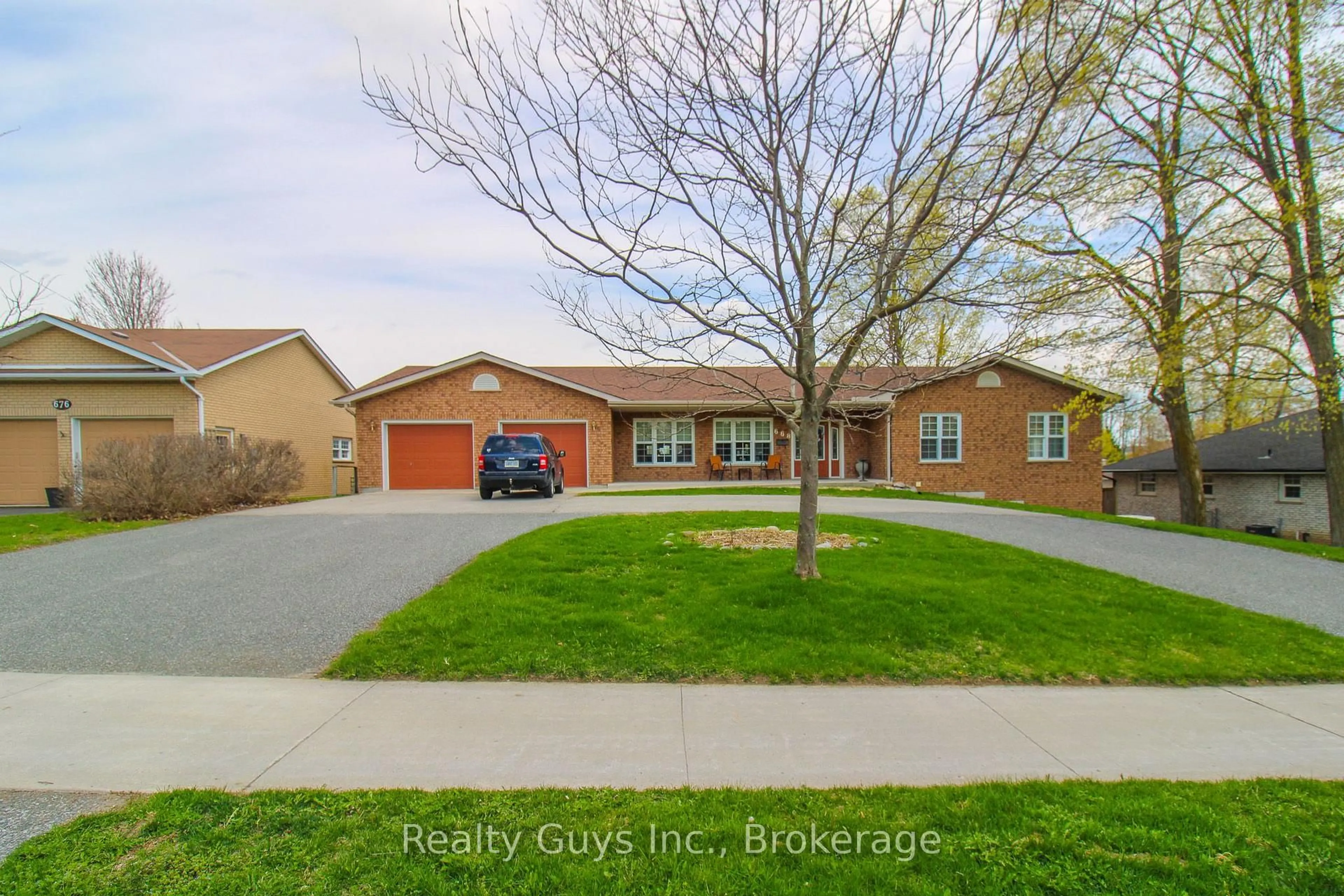 A pic from outside/outdoor area/front of a property/back of a property/a pic from drone, street for 668 Brealey Dr, Peterborough Ontario K9K 2M7