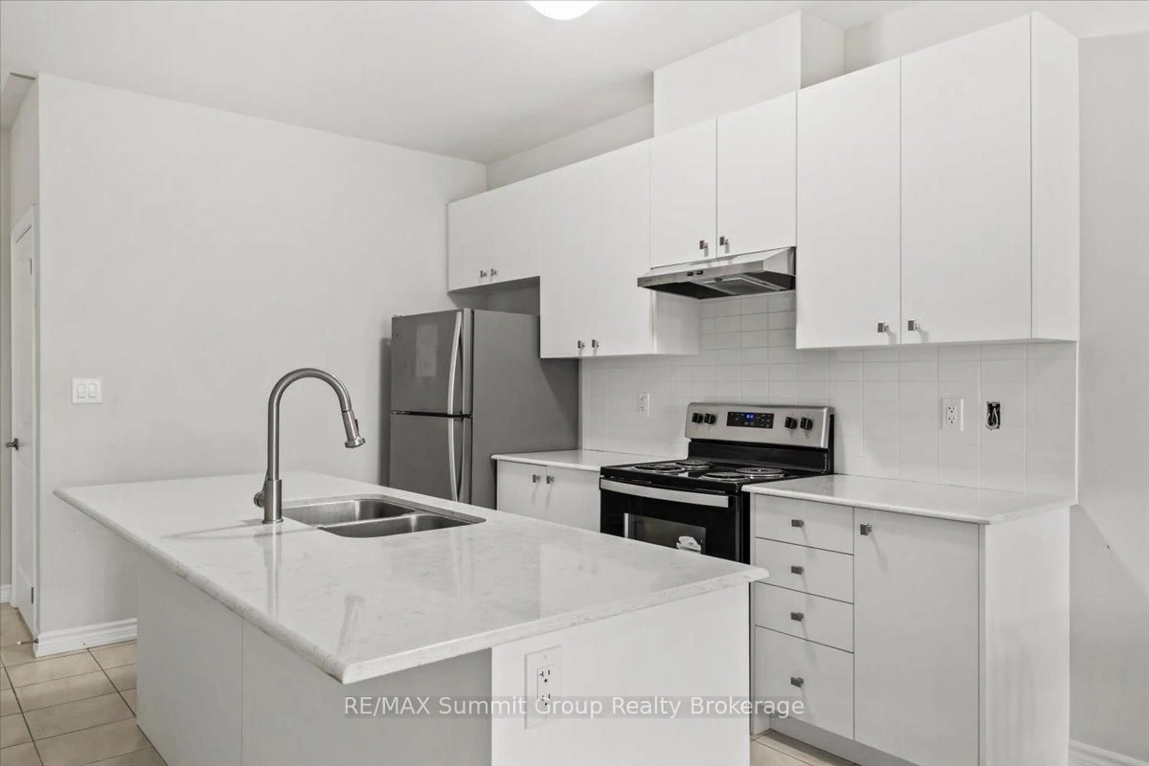Standard kitchen, unknown for 118 Stonebrook Way, Grey Highlands Ontario N0C 1H0