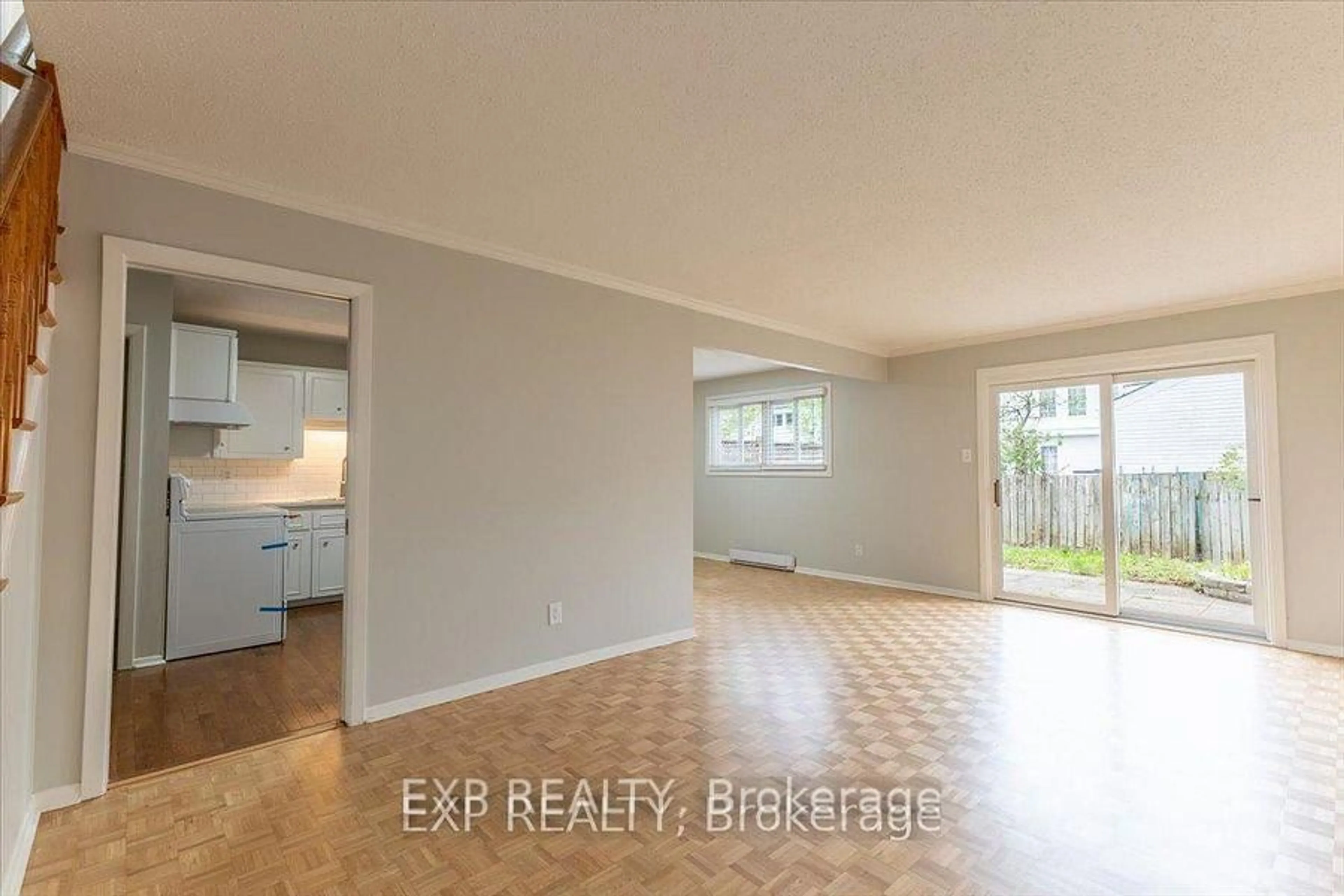 A pic of a room for 15 JANSEN Rd, Ottawa Ontario K2H 5W6