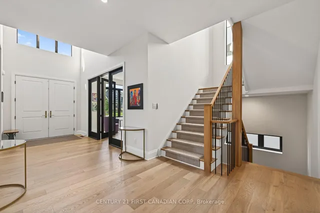 1704 Upper West Ave, London South 3
