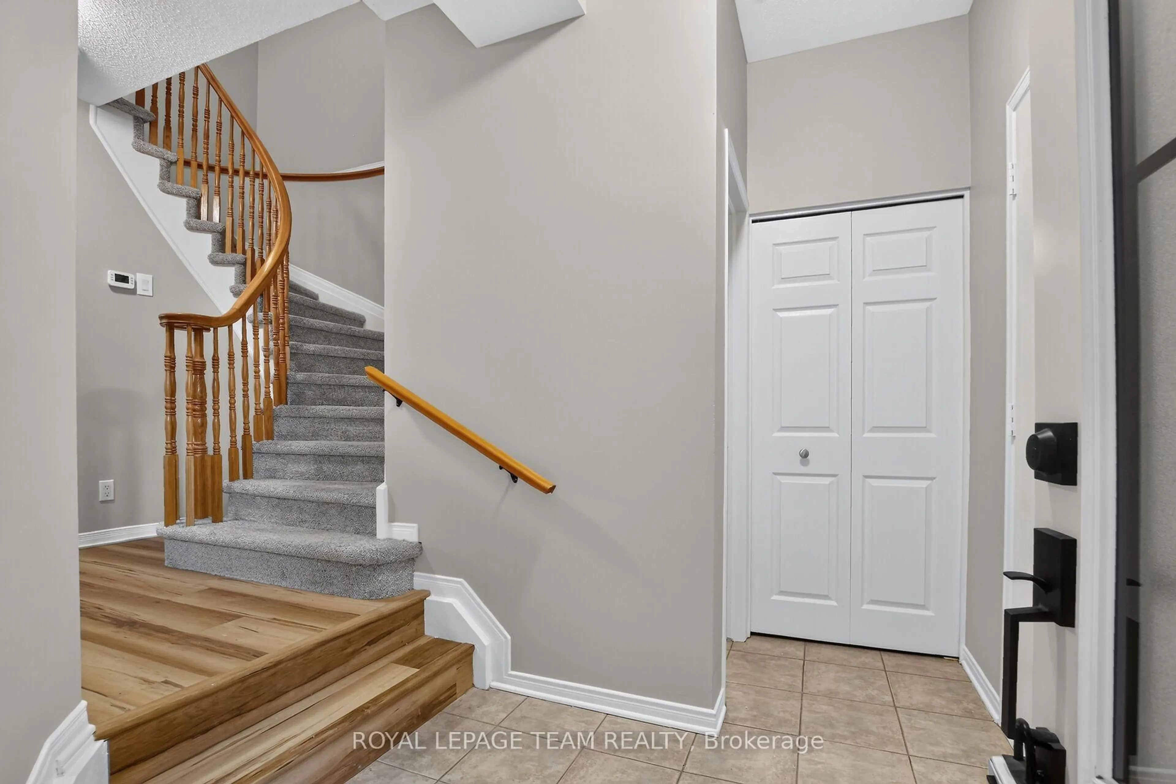 Unknown for 28 Cohen Ave, Kanata Ontario K2L 4E9