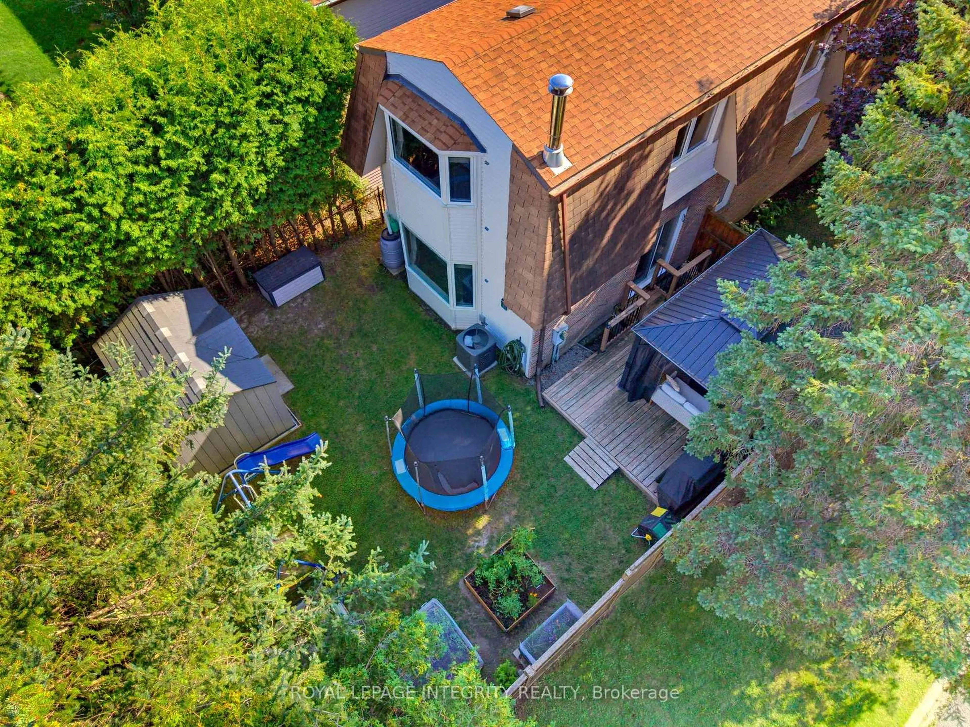 A pic from outside/outdoor area/front of a property/back of a property/a pic from drone, street for 39 Ready Way, Ottawa Ontario K2J 2R7