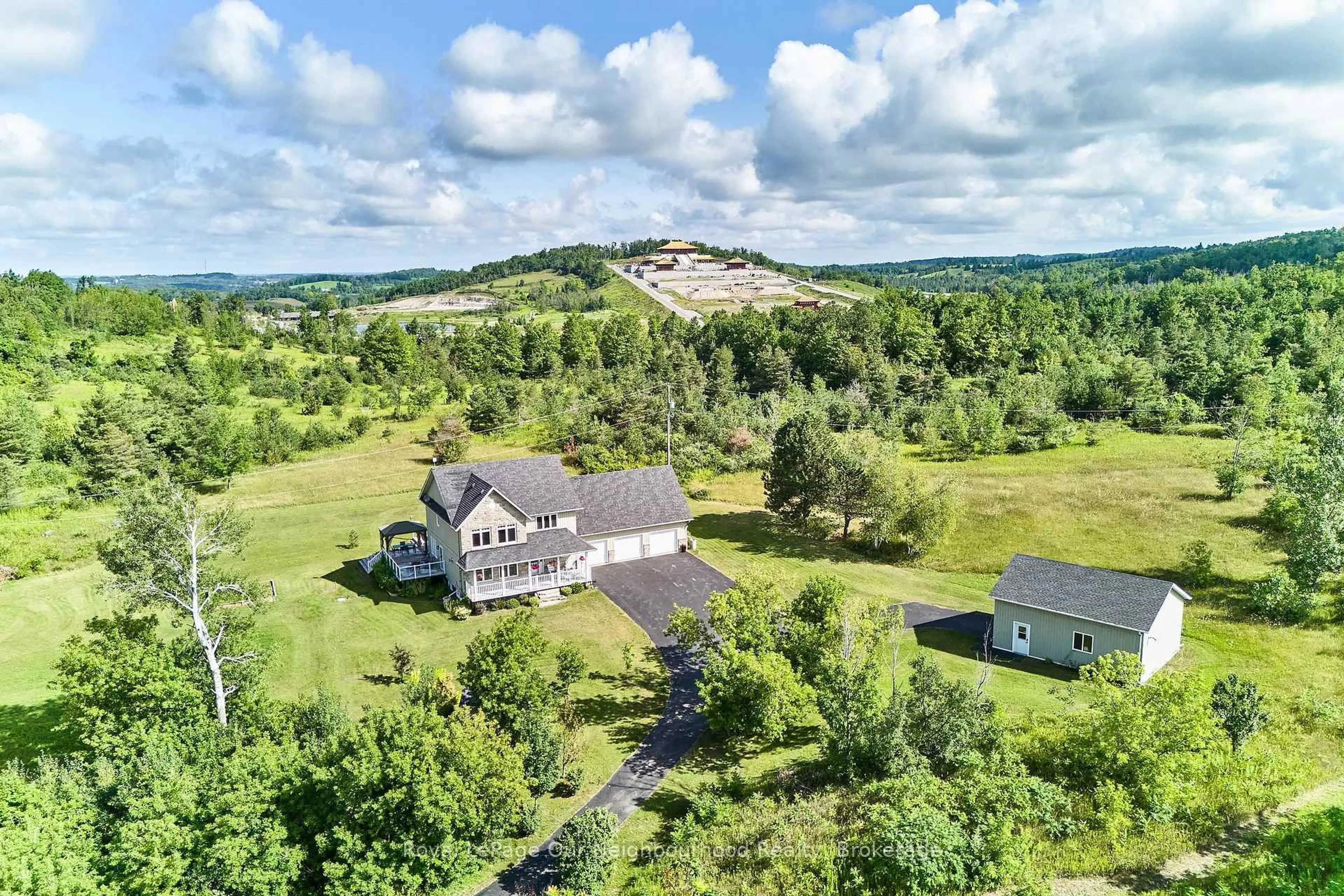 A pic from outside/outdoor area/front of a property/back of a property/a pic from drone, mountain view for 2317 Hillview Dr, Cavan Monaghan Ontario L0A 1A0
