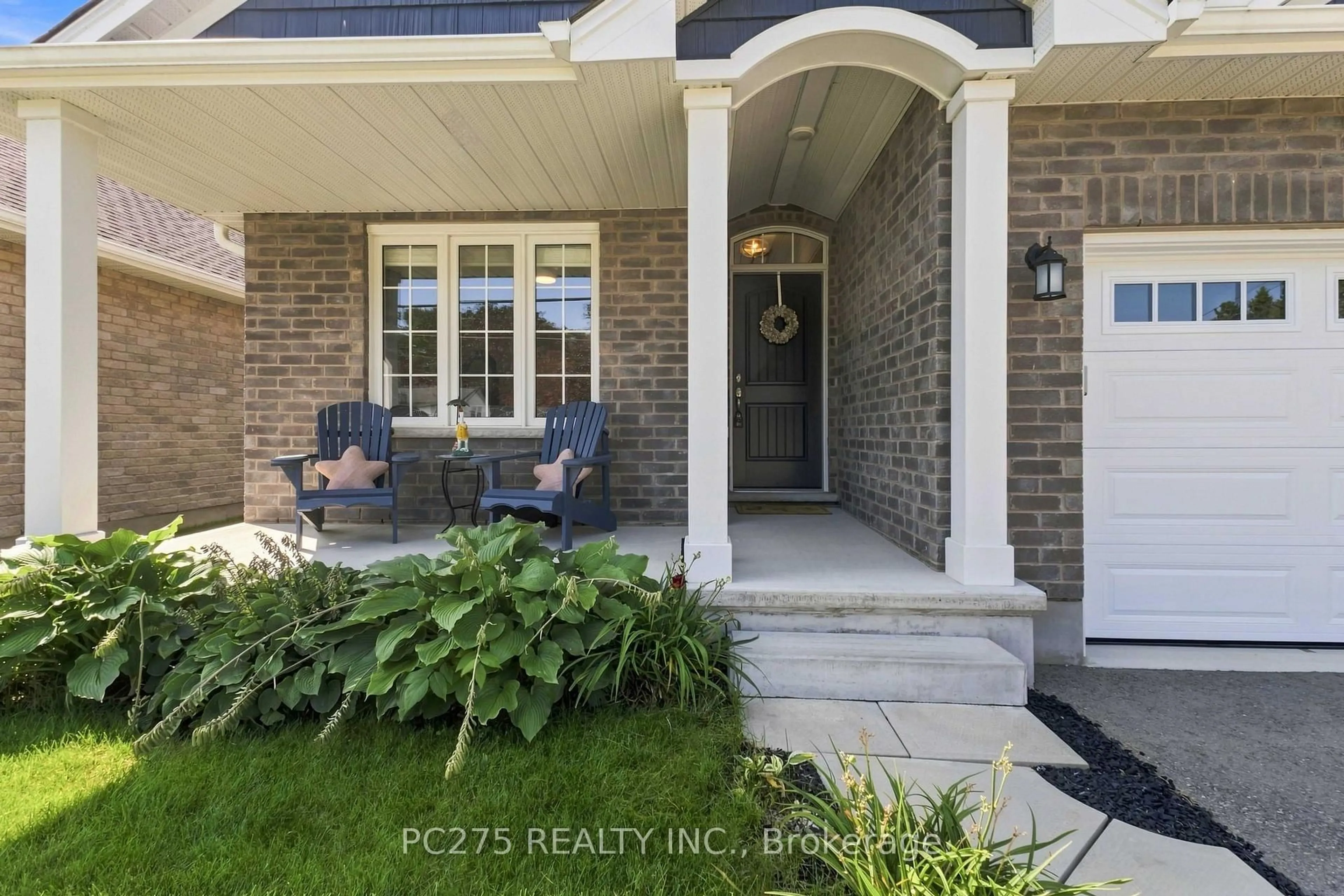 Indoor entryway for 246 Hill St, Central Elgin Ontario N5L 1H2
