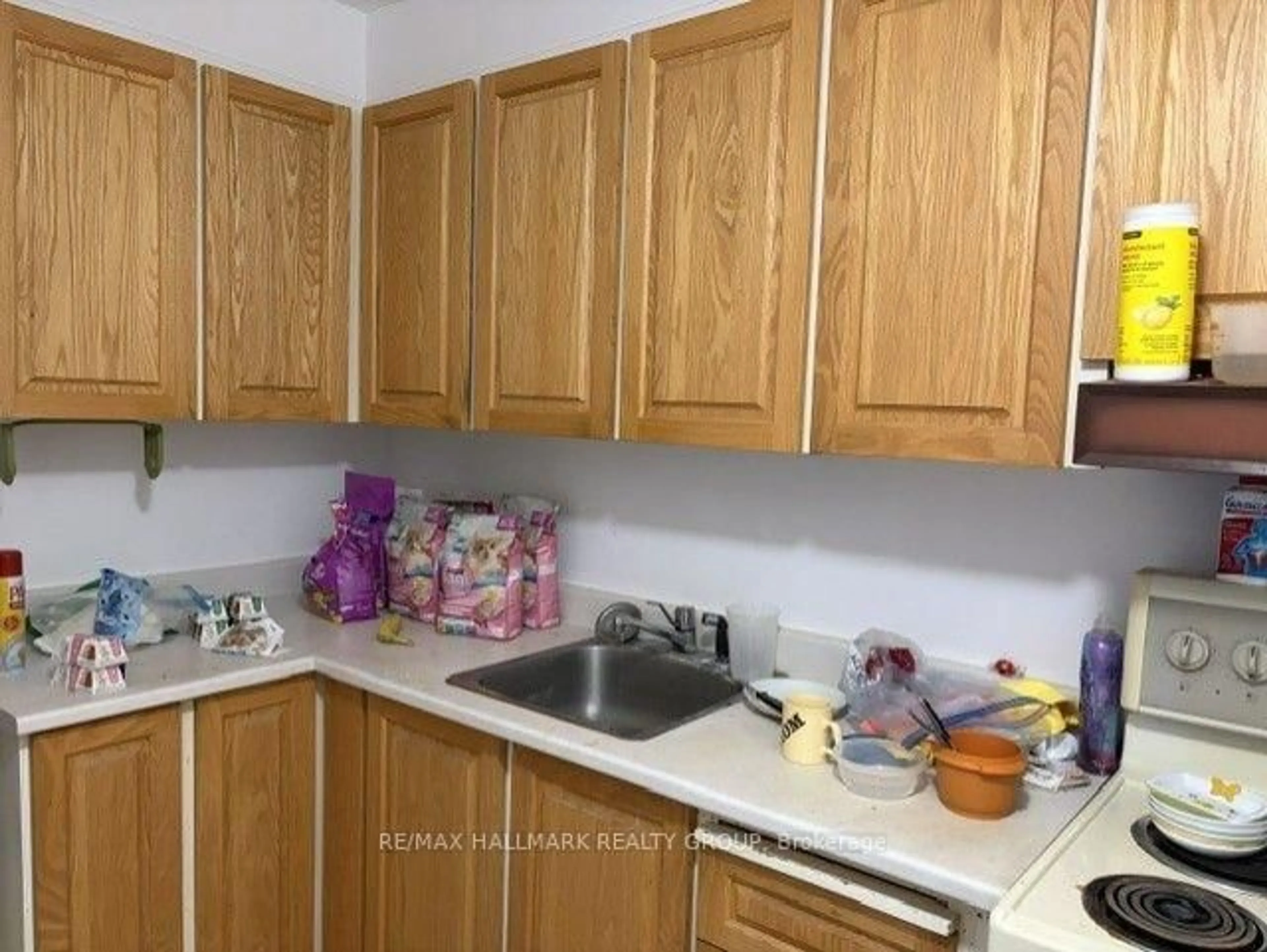 Standard kitchen, wood/laminate floor for 20 Chesterton Dr #419, Ottawa Ontario K2E 6Z7