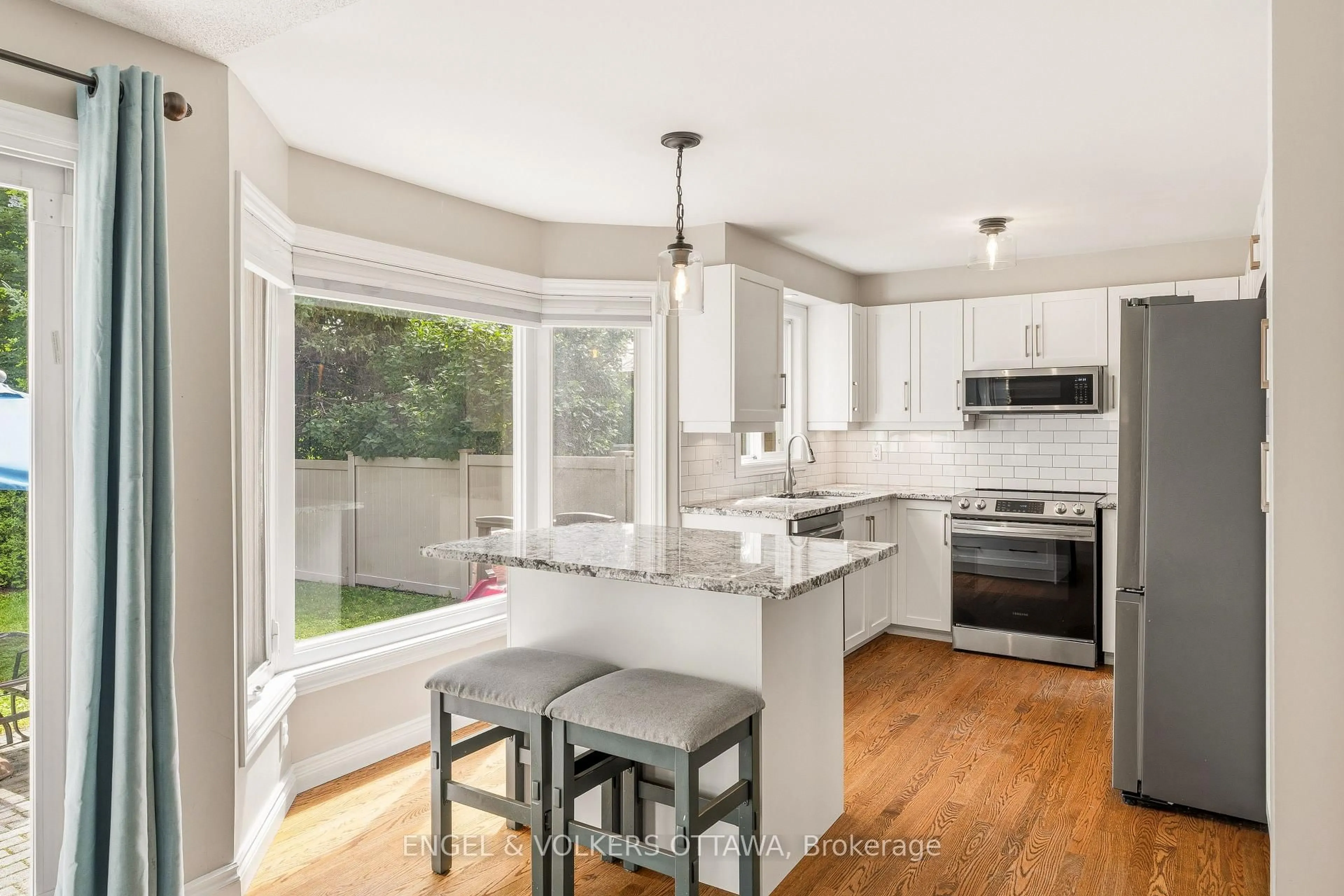 Open concept kitchen, unknown for 1721 Hunter's Run Dr, Orleans Ontario K1C 6W2