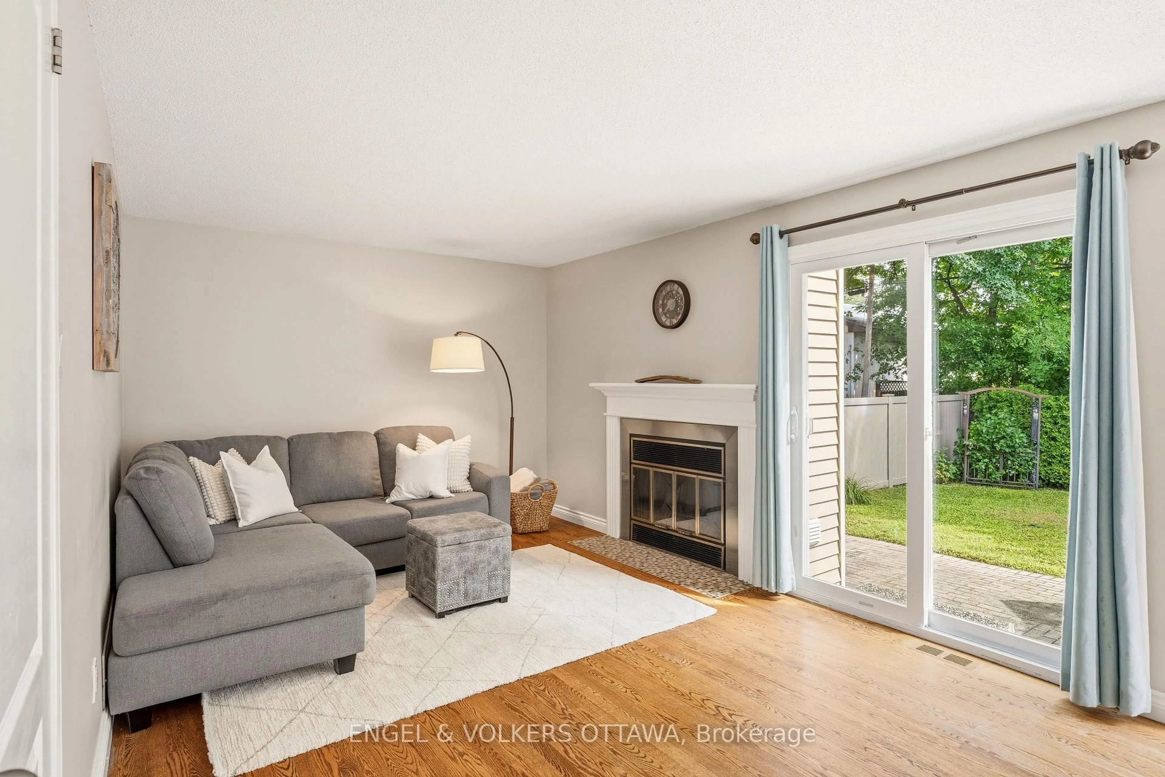 Living room with furniture, unknown for 1721 Hunter's Run Dr, Orleans Ontario K1C 6W2