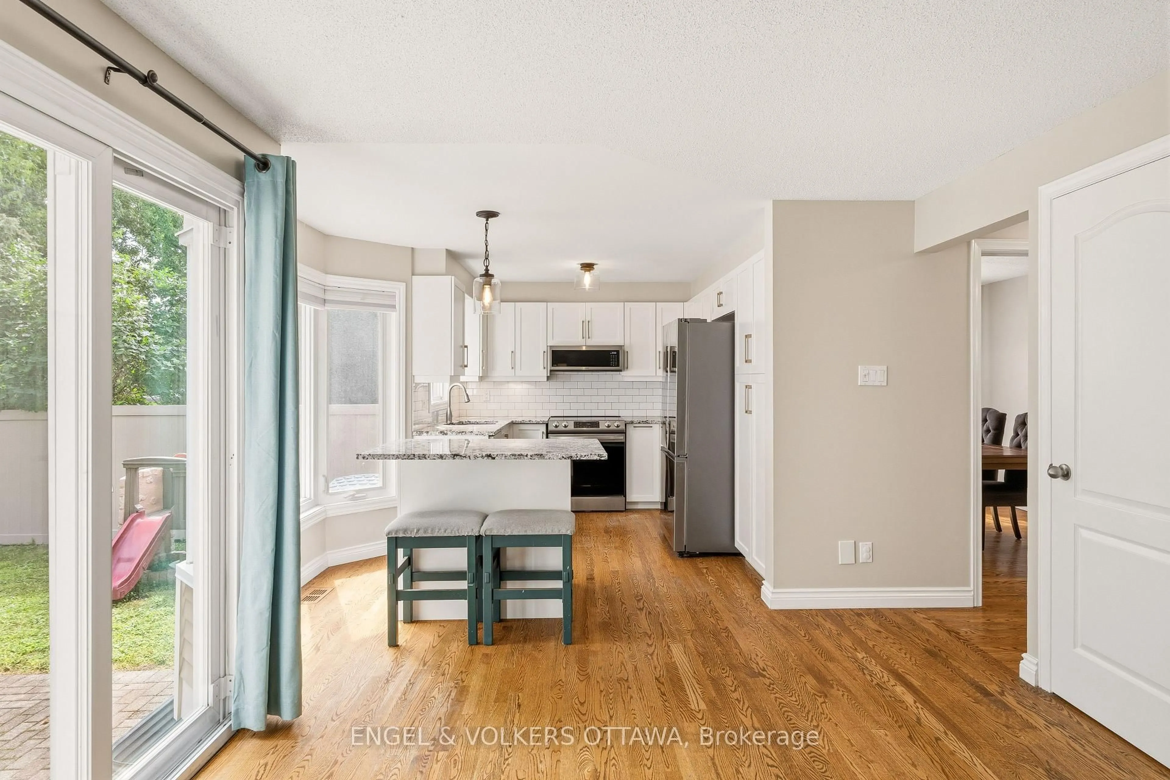 Open concept kitchen, unknown for 1721 Hunter's Run Dr, Orleans Ontario K1C 6W2