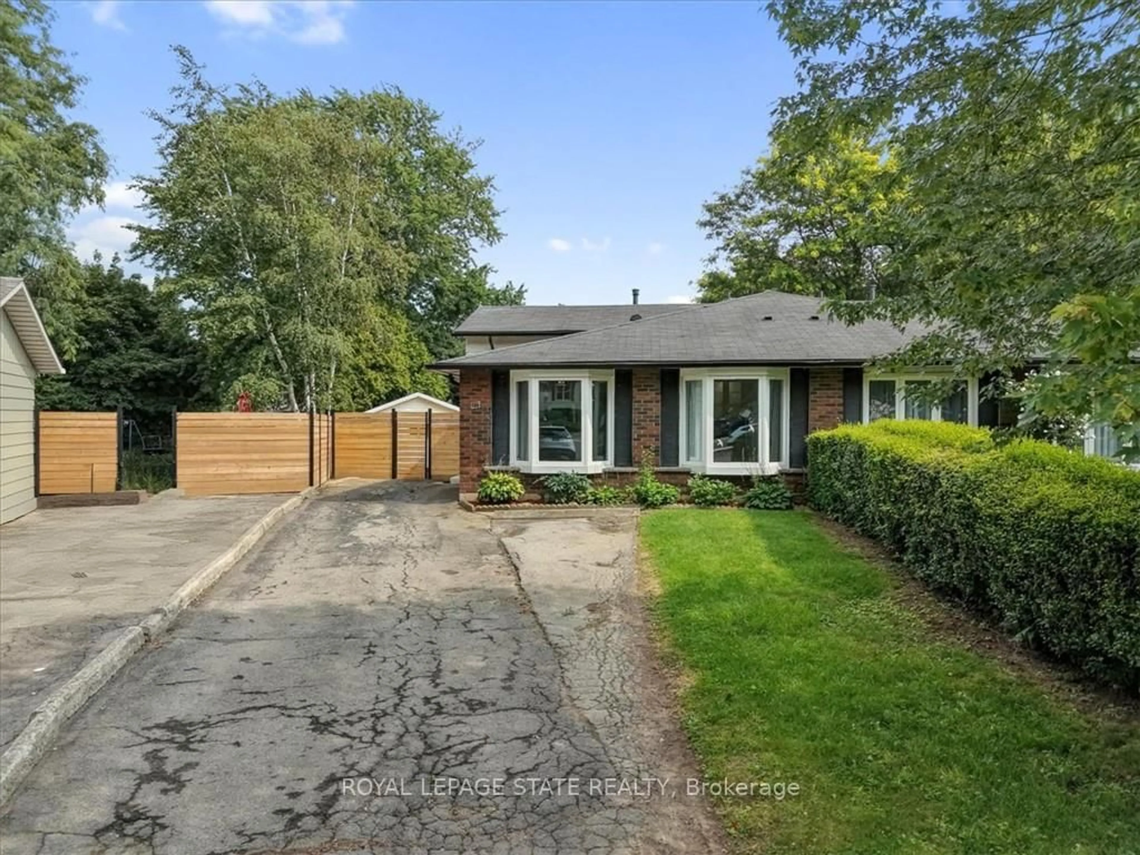 Home with brick exterior material, street for 27 Gretna Crt, Hamilton Ontario L9C 4V1