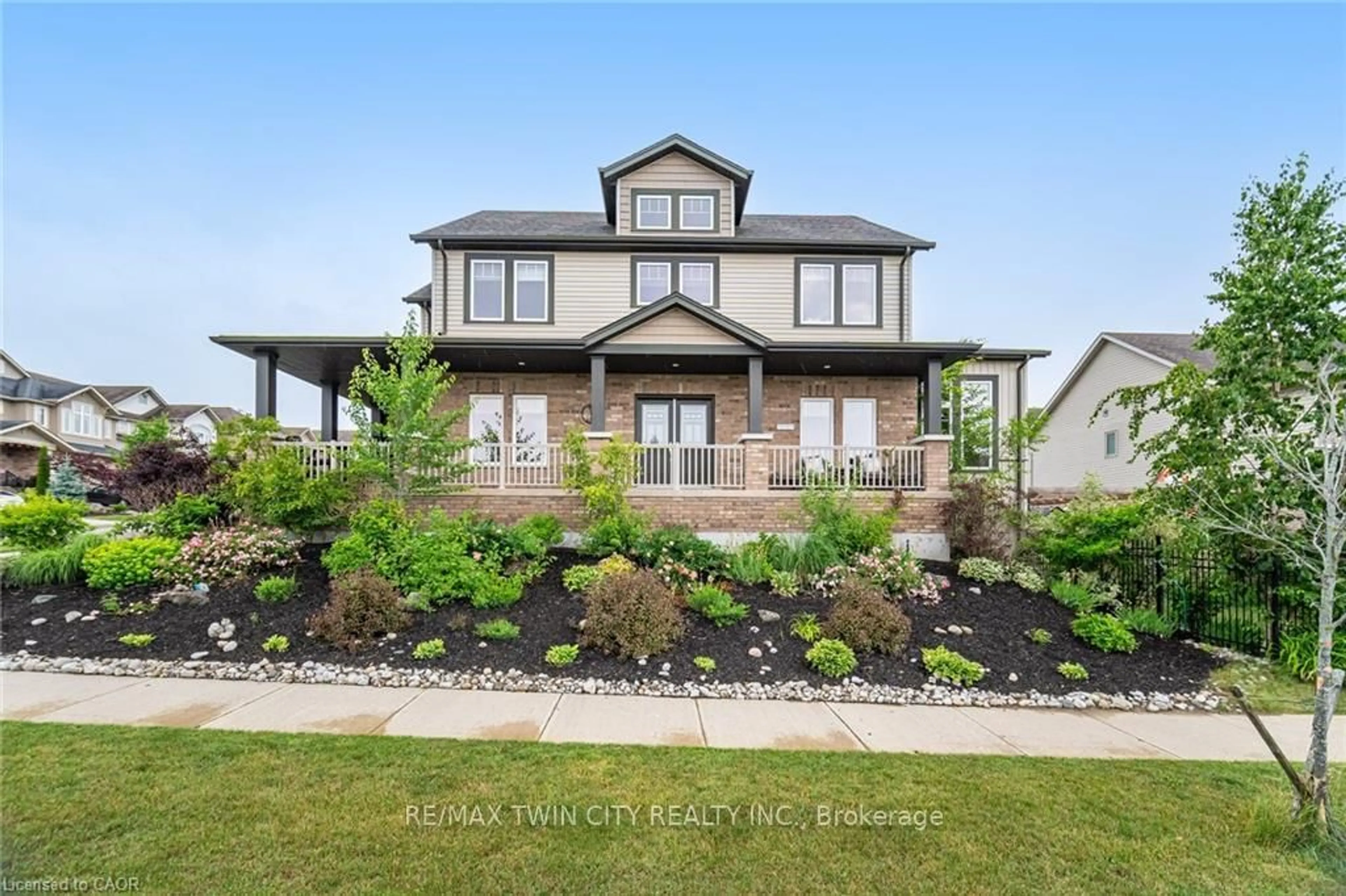 Home with brick exterior material, unknown for 387 Gravel Ridge Tr, Kitchener Ontario N2E 0B9