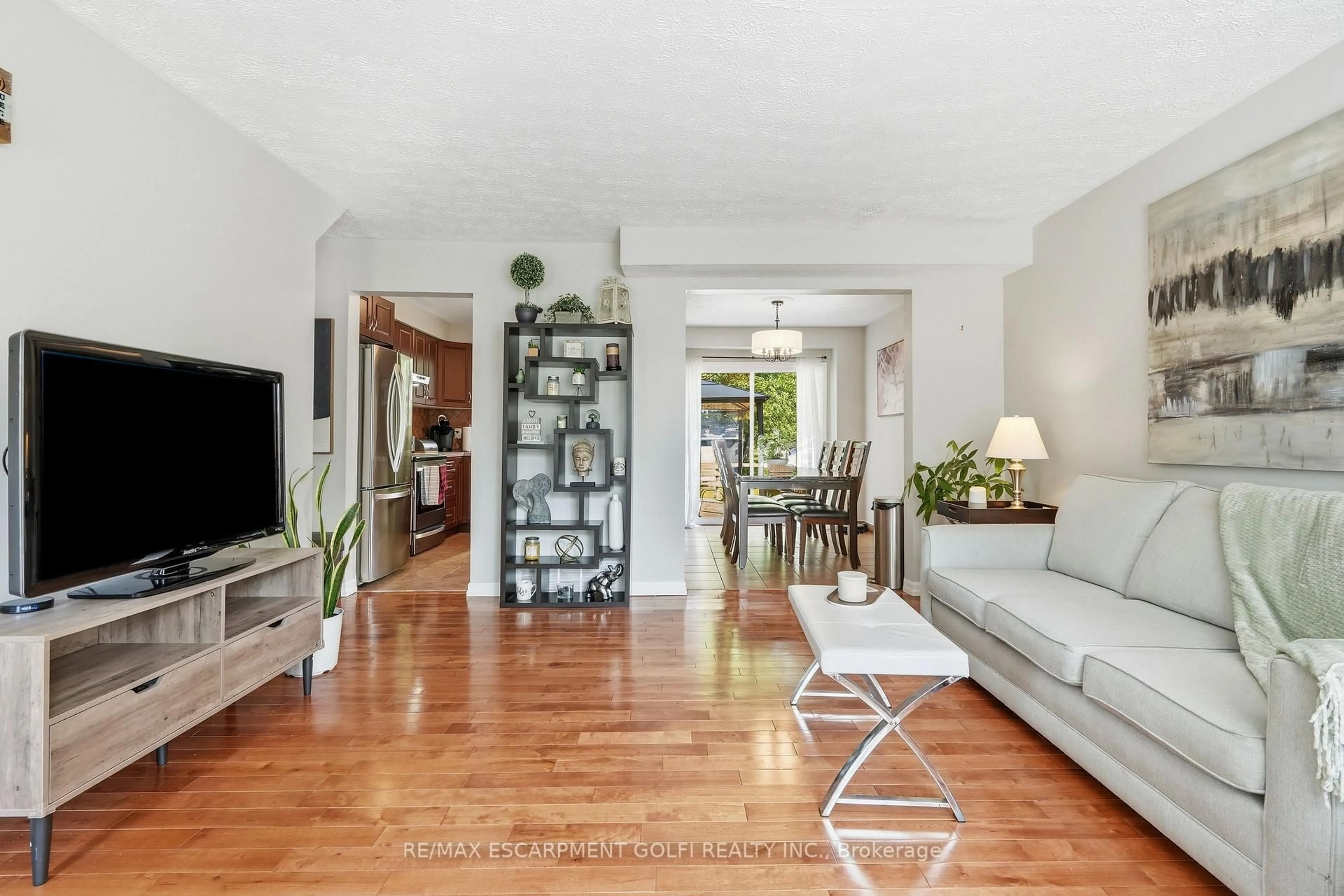 Living room with furniture, unknown for 7730 Jubilee Dr, Niagara Falls Ontario L2G 7J6
