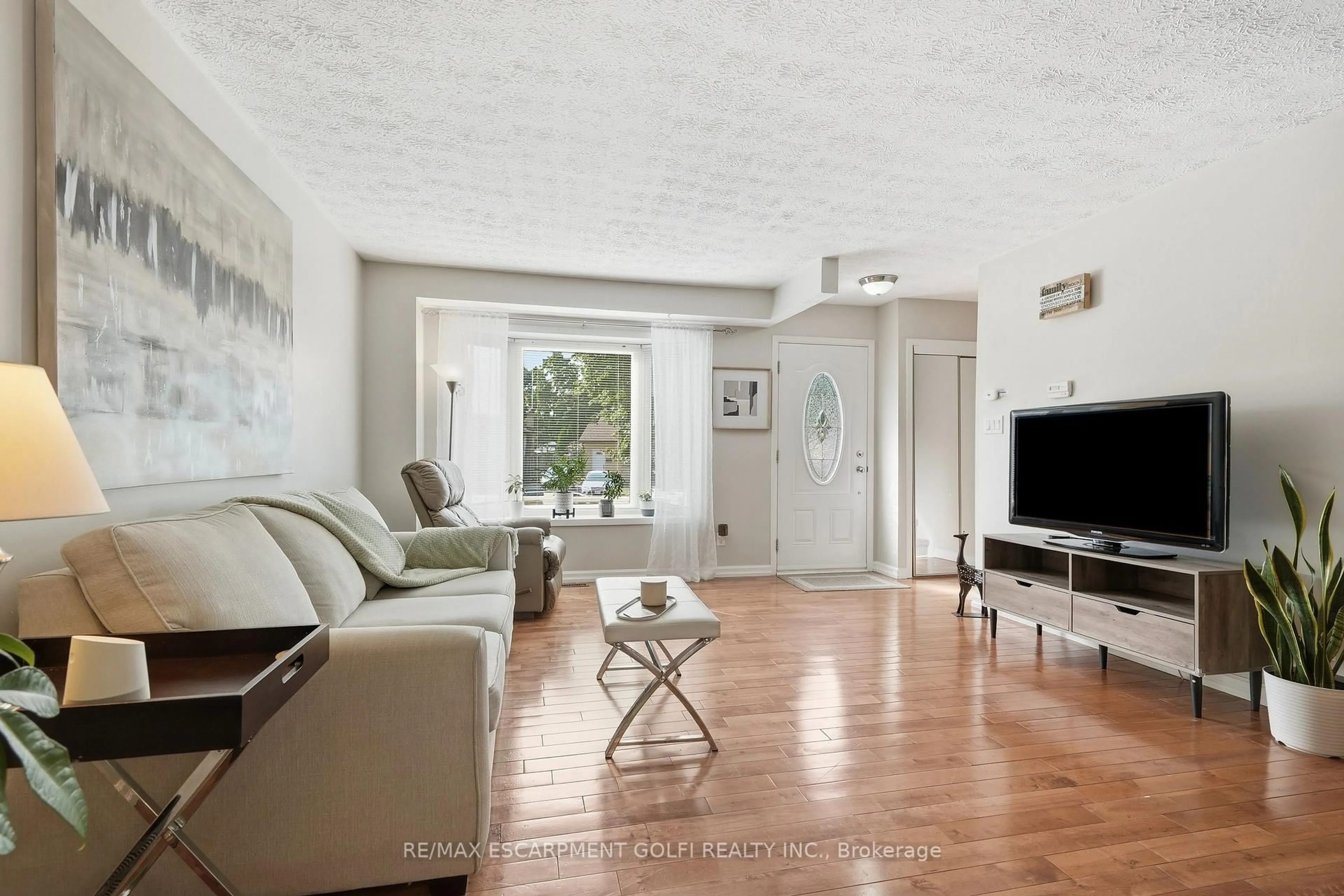 Living room with furniture, unknown for 7730 Jubilee Dr, Niagara Falls Ontario L2G 7J6