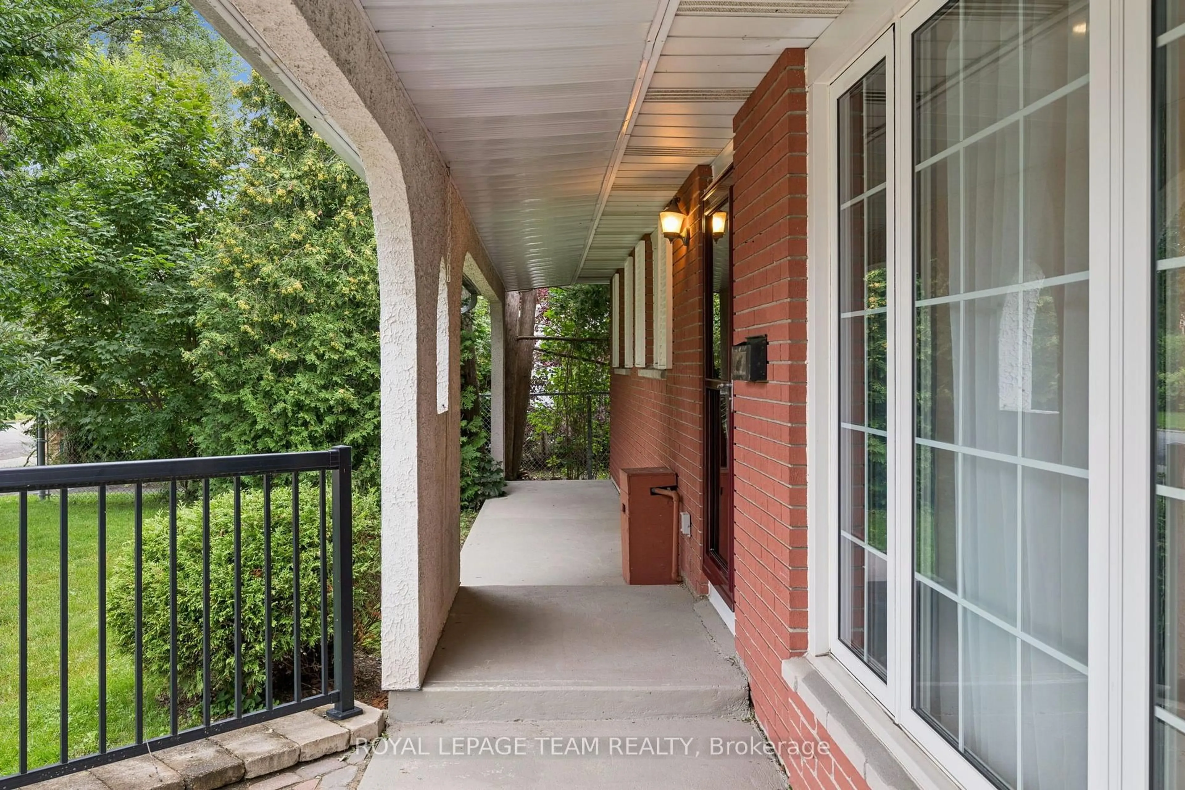 Unknown for 22 Redpine Dr, Ottawa Ontario K2E 6S9