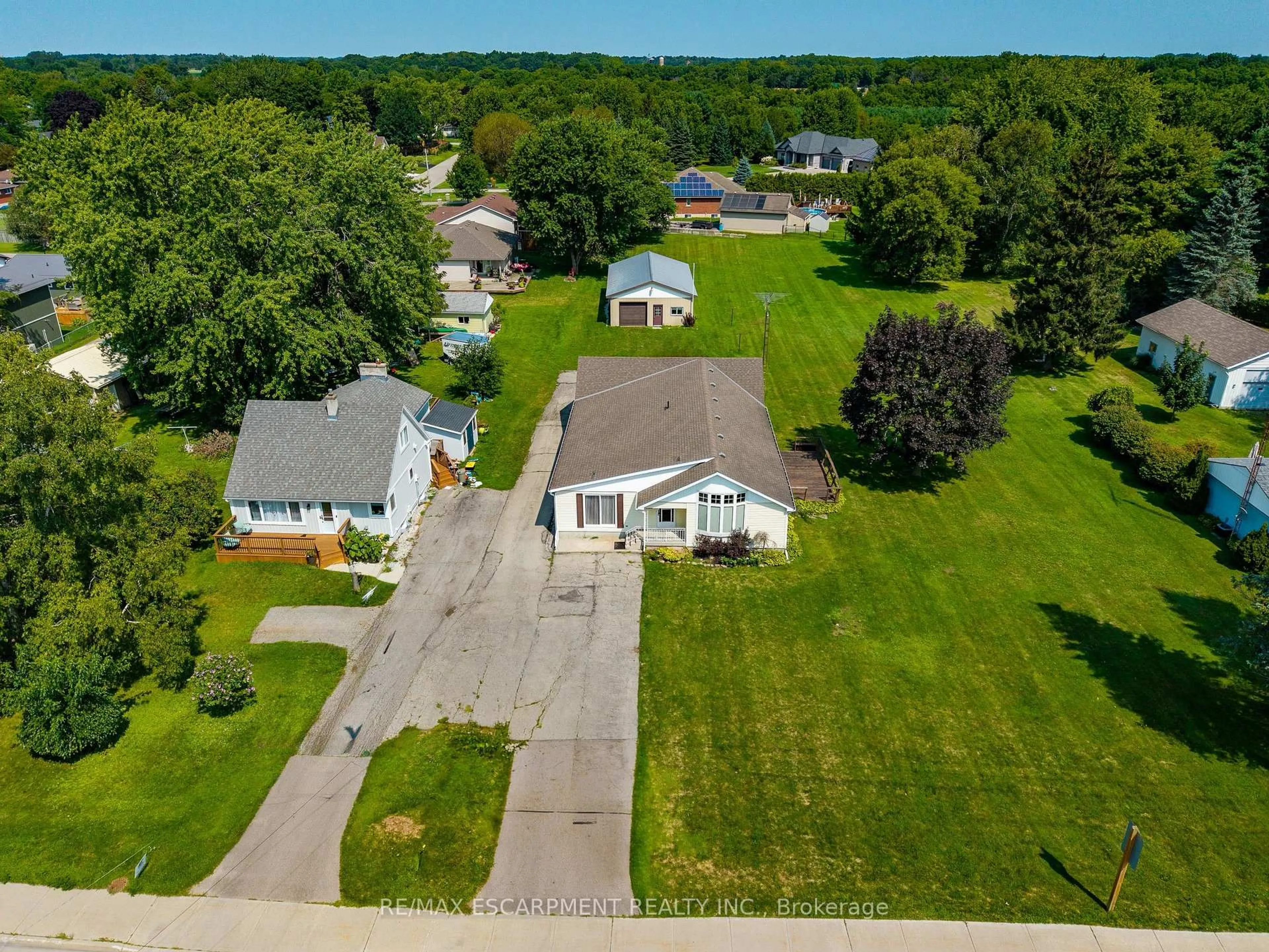 A pic from outside/outdoor area/front of a property/back of a property/a pic from drone, unknown for 1032 Main St, Norfolk Ontario N0A 1N2