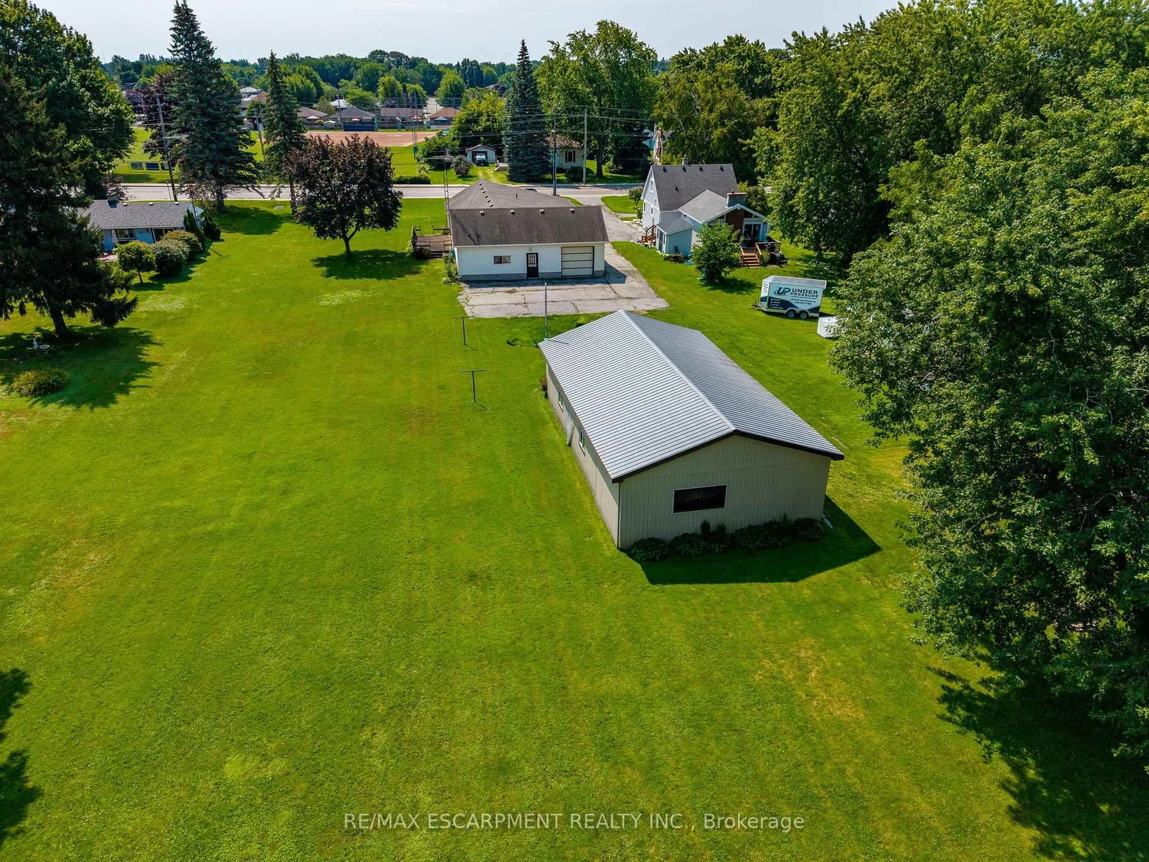 A pic from outside/outdoor area/front of a property/back of a property/a pic from drone, unknown for 1032 Main St, Norfolk Ontario N0A 1N2