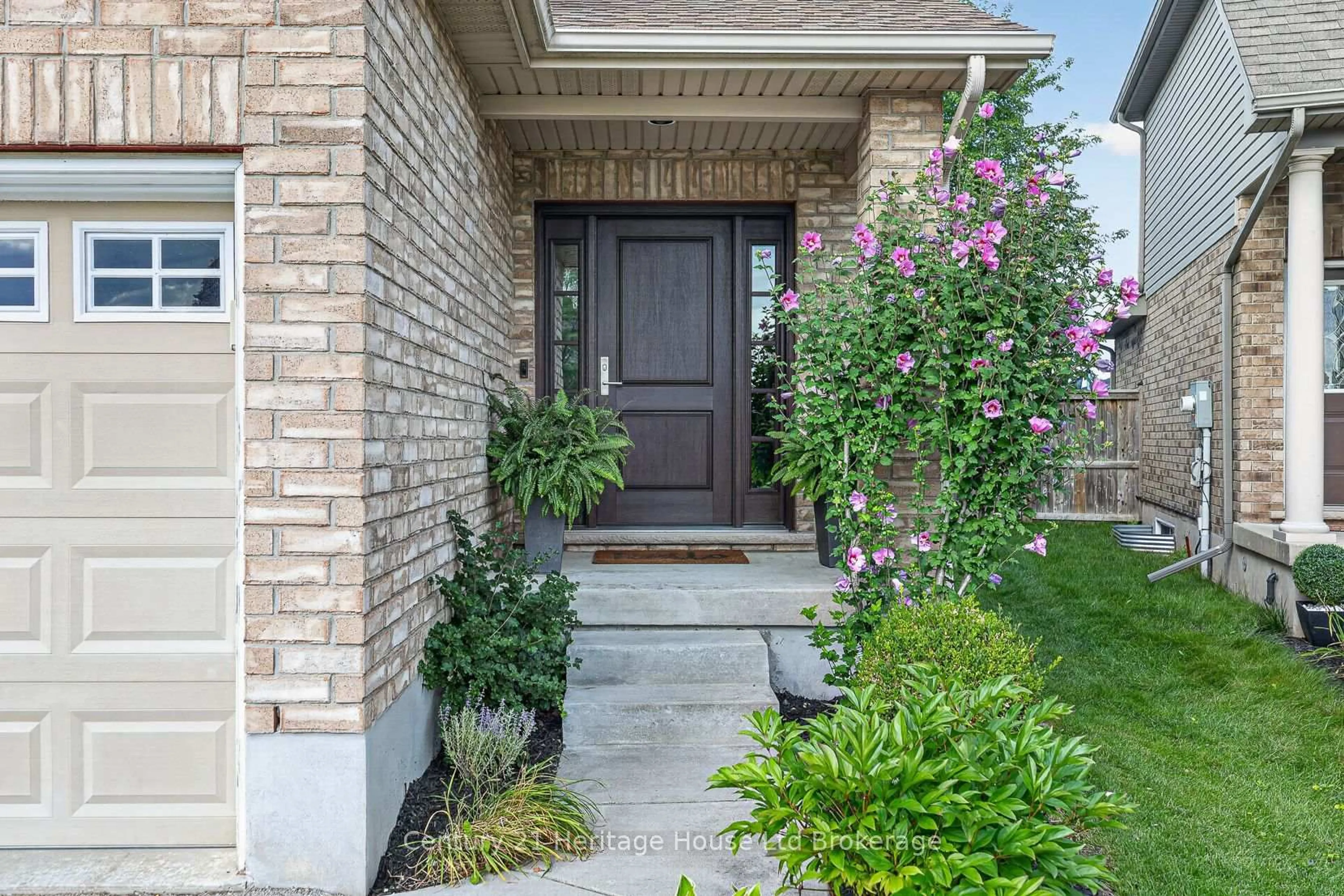 Indoor entryway for 783 Frontenac Cres, Woodstock Ontario N4V 0B1