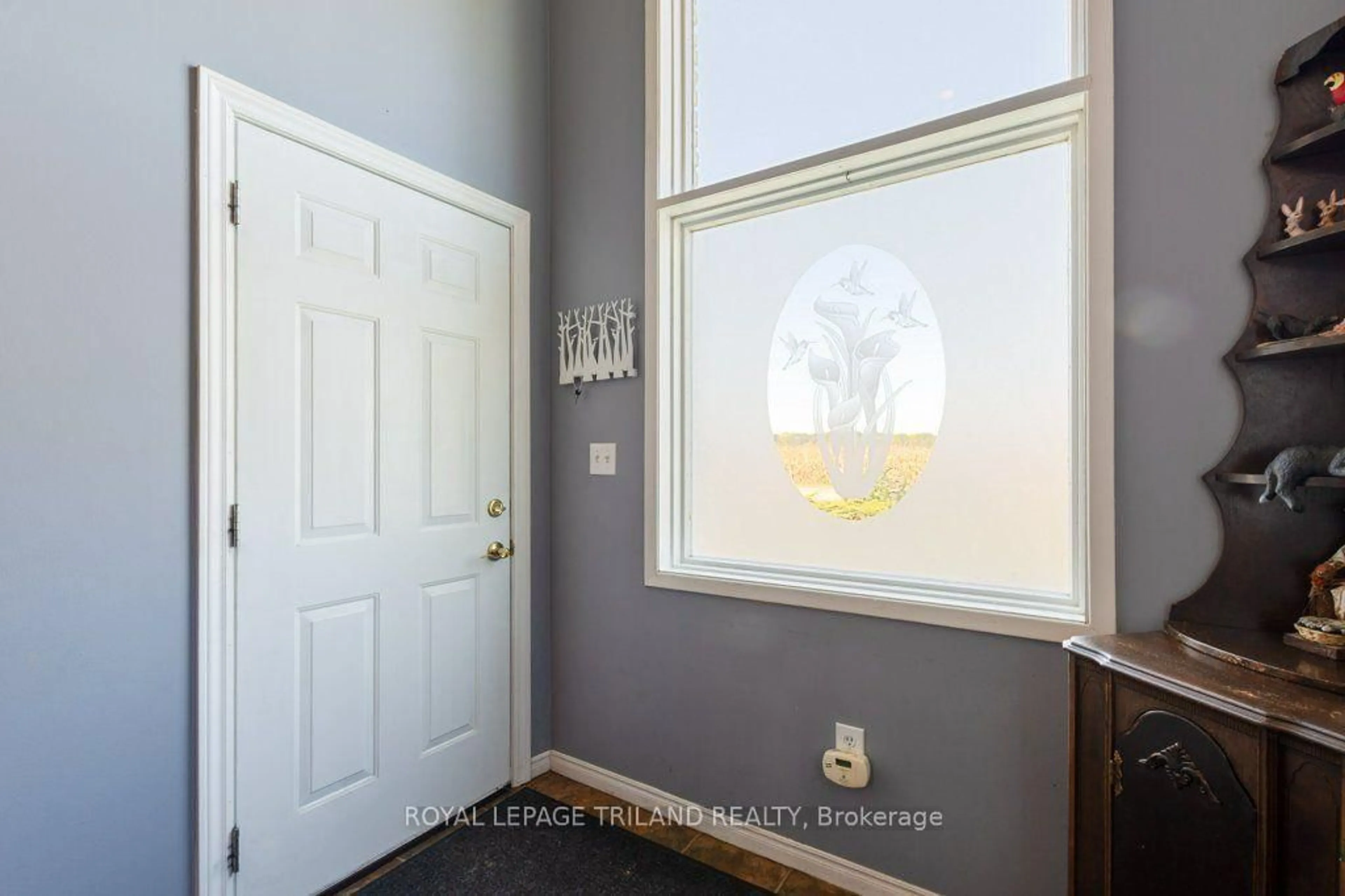 Indoor entryway for 6545 Jubilee Dr, Southwest Middlesex Ontario N0L 1T0