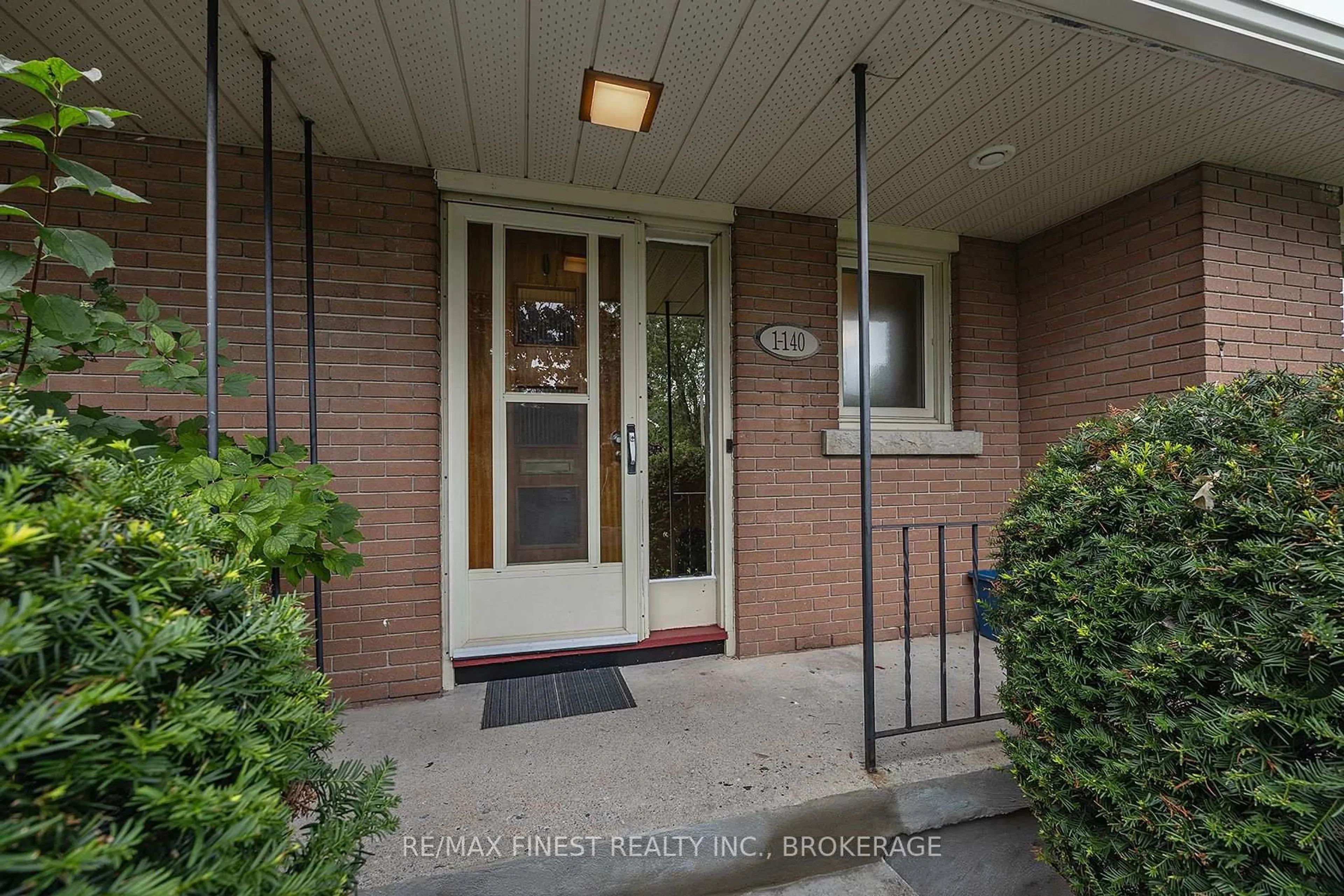 Indoor entryway for 140A LIDDELL Cres, Kingston Ontario K7M 2T6
