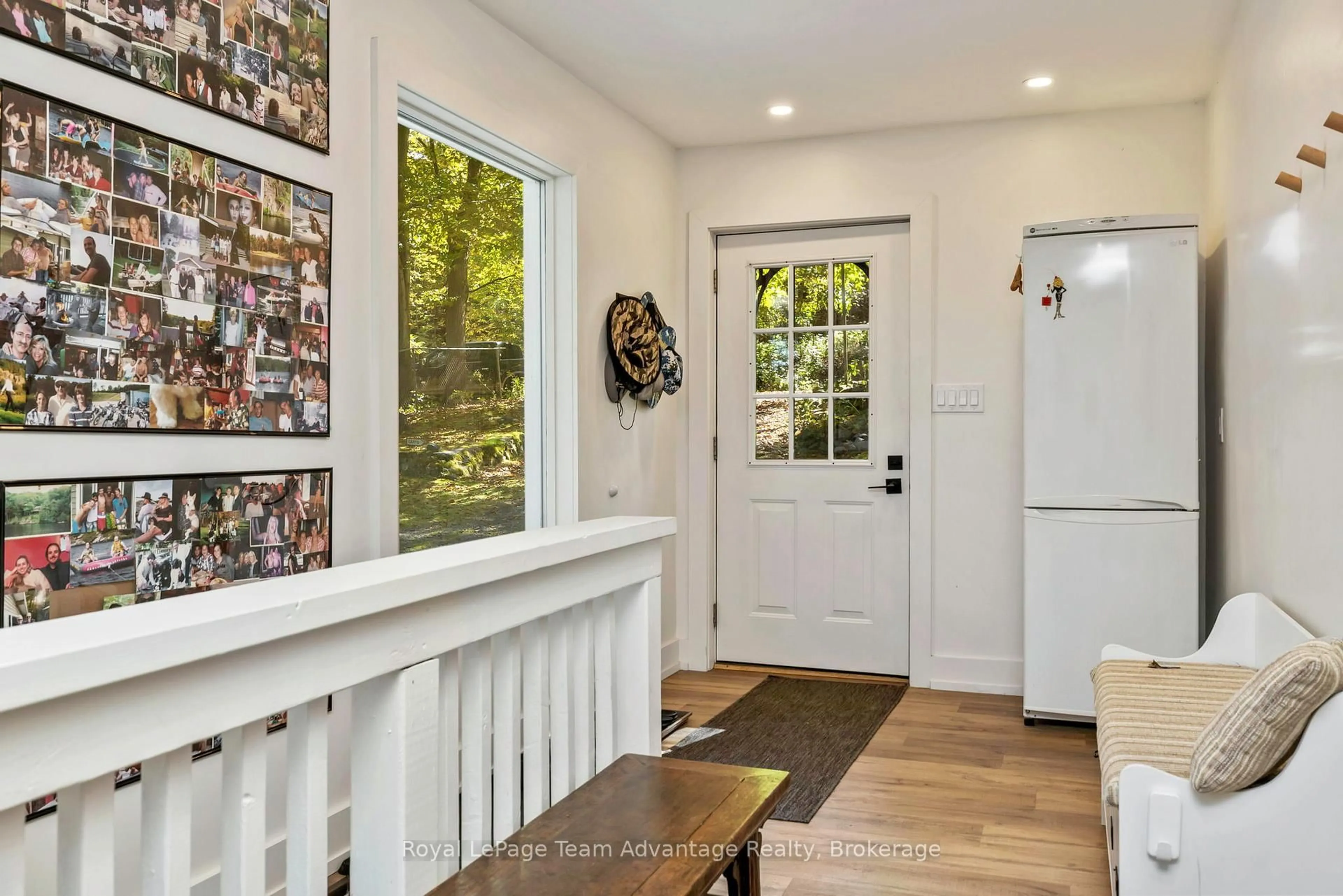 Indoor entryway for 8 Firefly Way, Seguin Ontario P2A 2W8