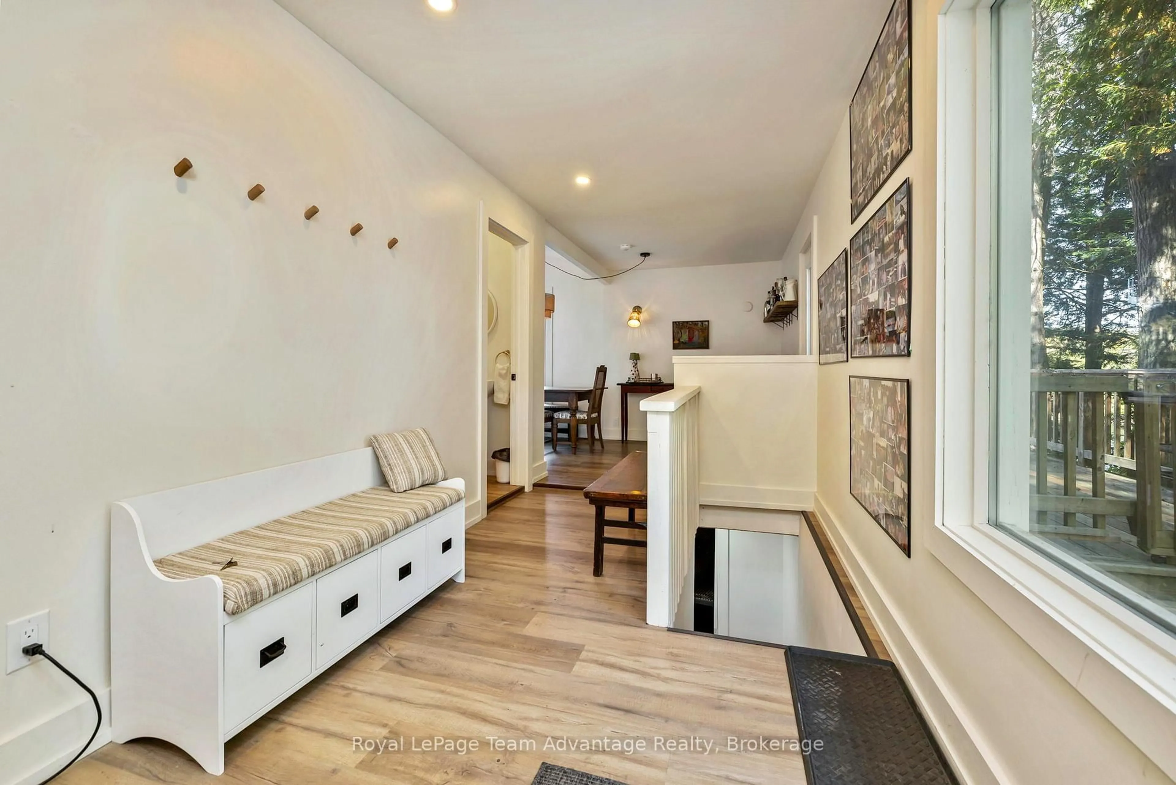 Indoor entryway for 8 Firefly Way, Seguin Ontario P2A 2W8