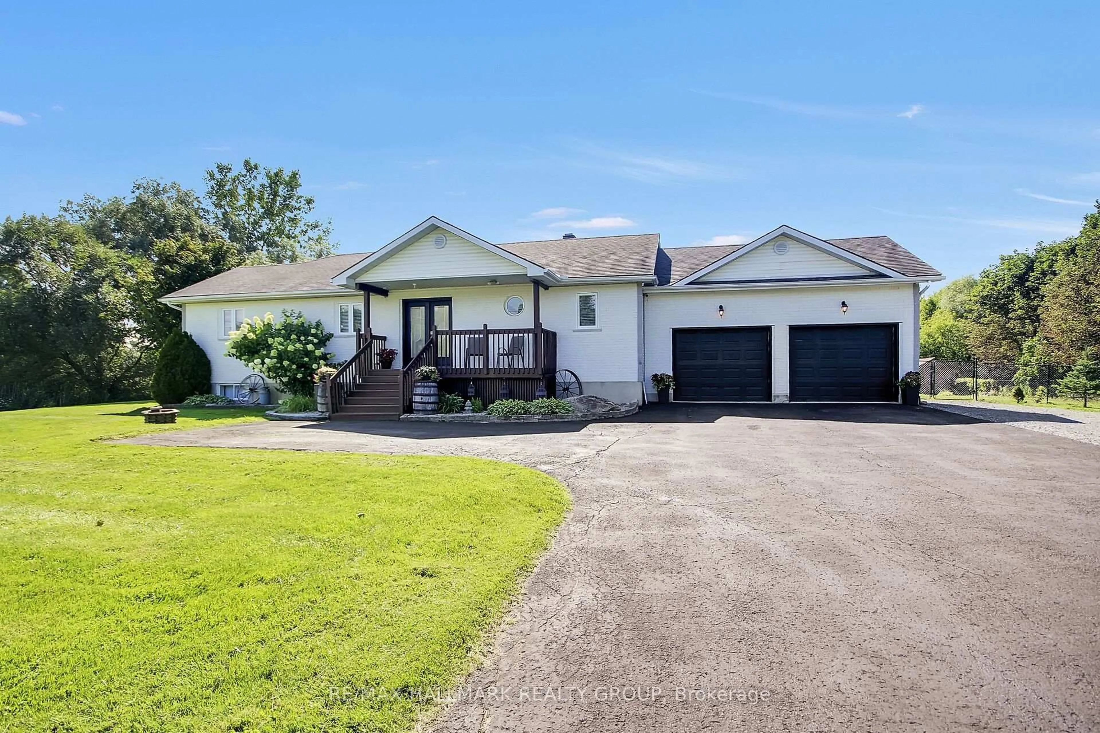 A pic from outside/outdoor area/front of a property/back of a property/a pic from drone, street for 7414 Dawn Tara Dr, Ottawa Ontario K4P 1P4