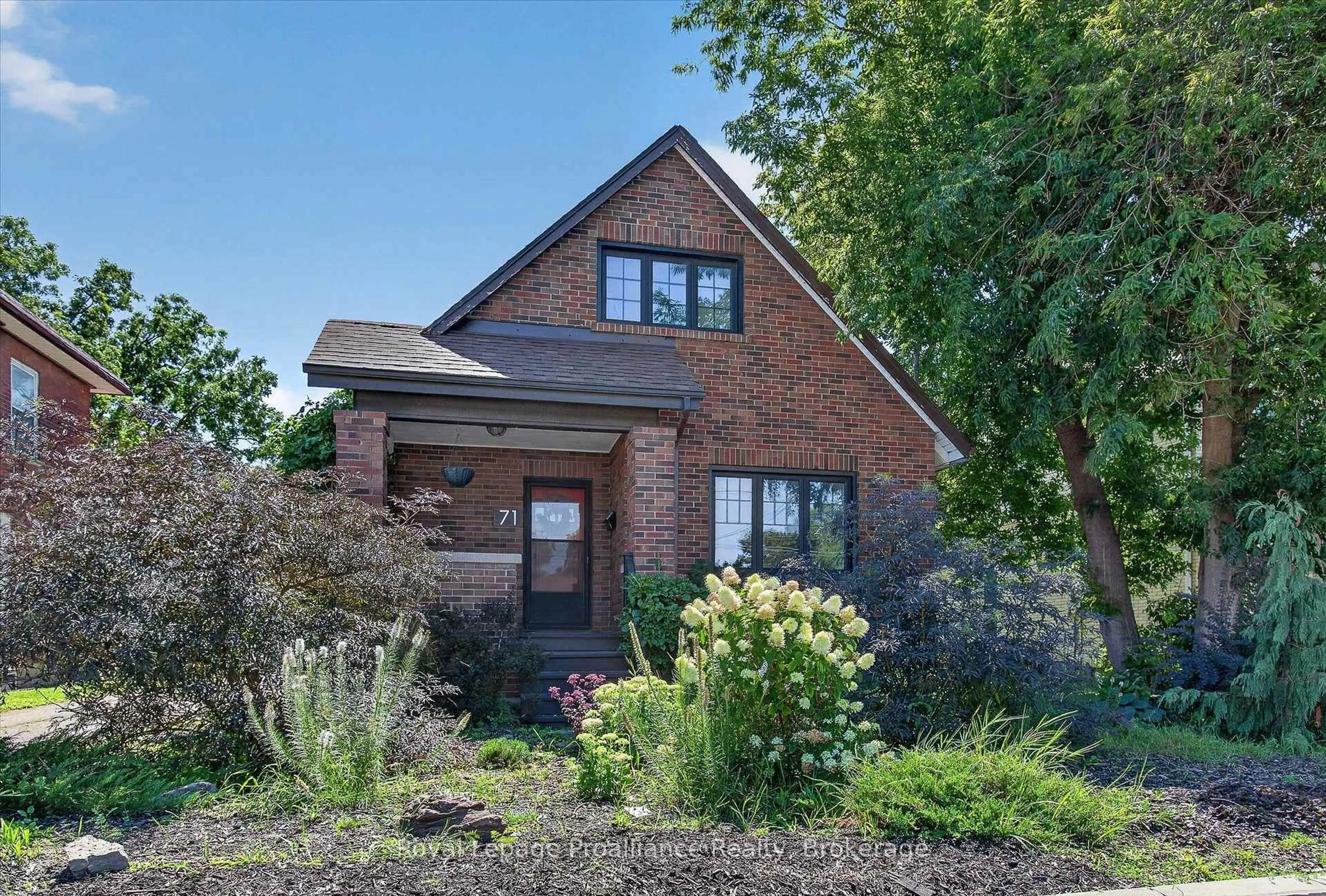 Home with brick exterior material, street for 71 Lansdowne St, Peterborough Ontario K9J 1Y2