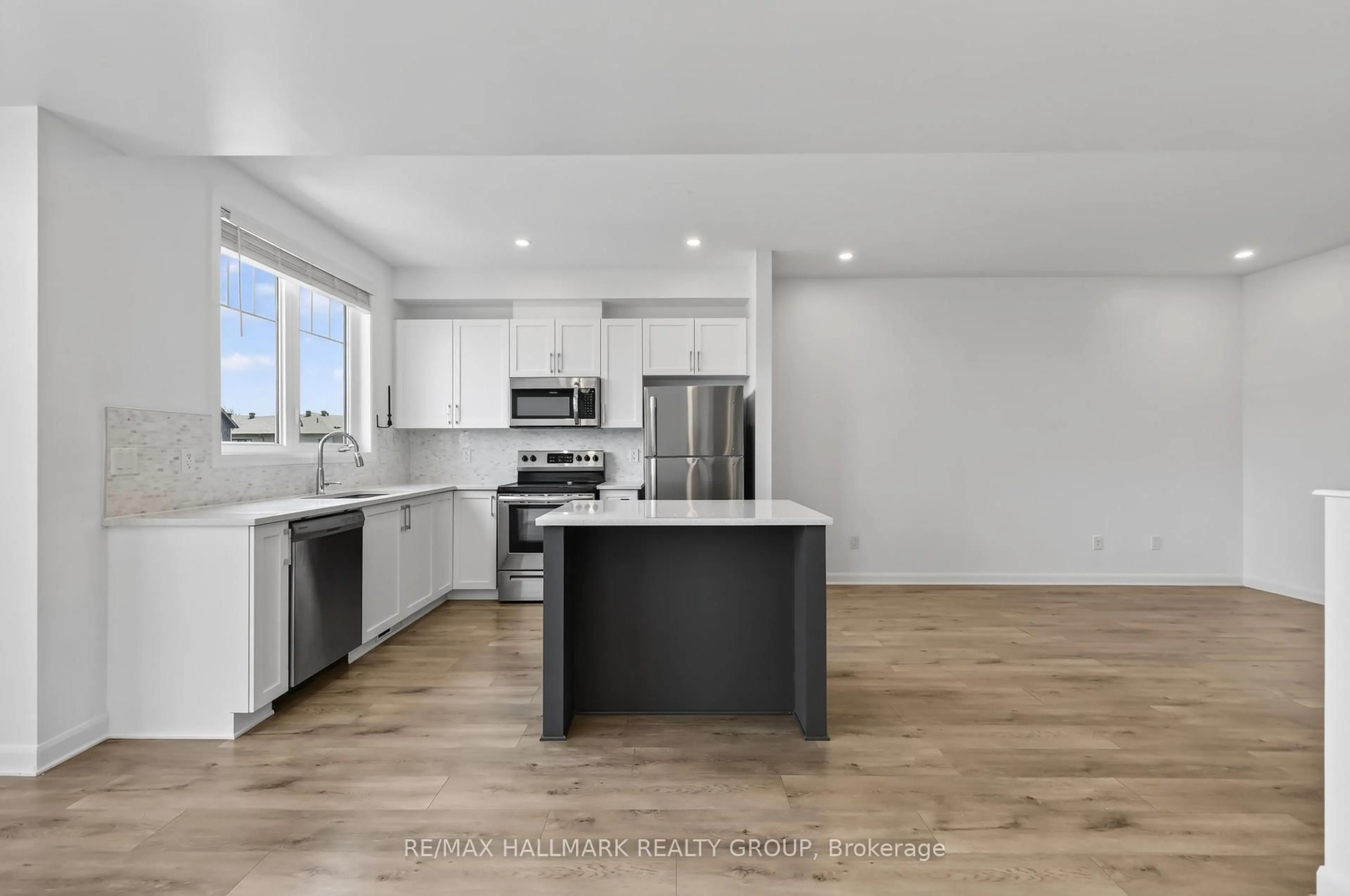 Open concept kitchen, unknown for 312 Shepperton St, Ottawa Ontario K4A 5K9