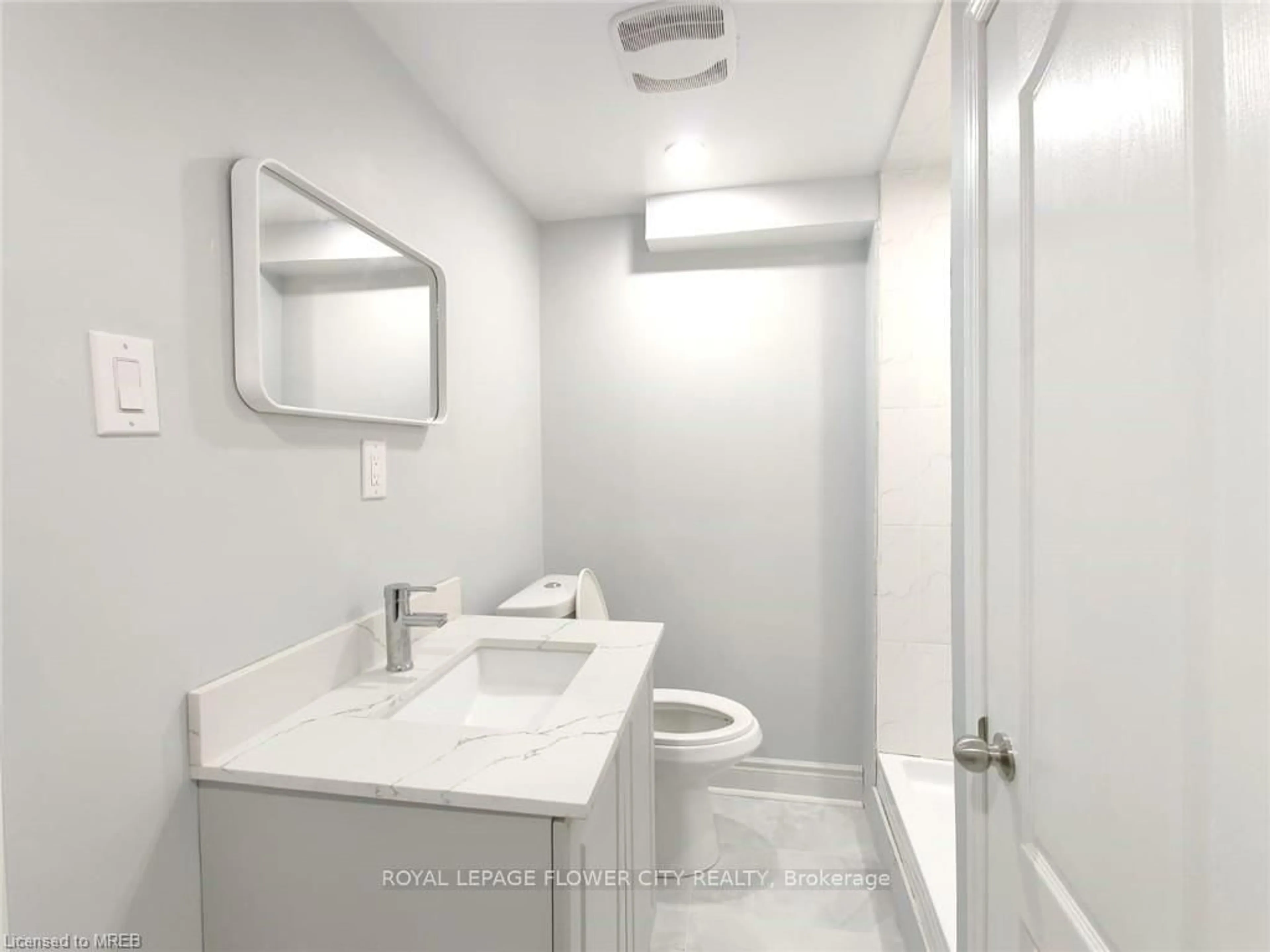 Standard bathroom, ceramic/tile floor for 49 Mccrae Dr, Welland Ontario L3C 6C9